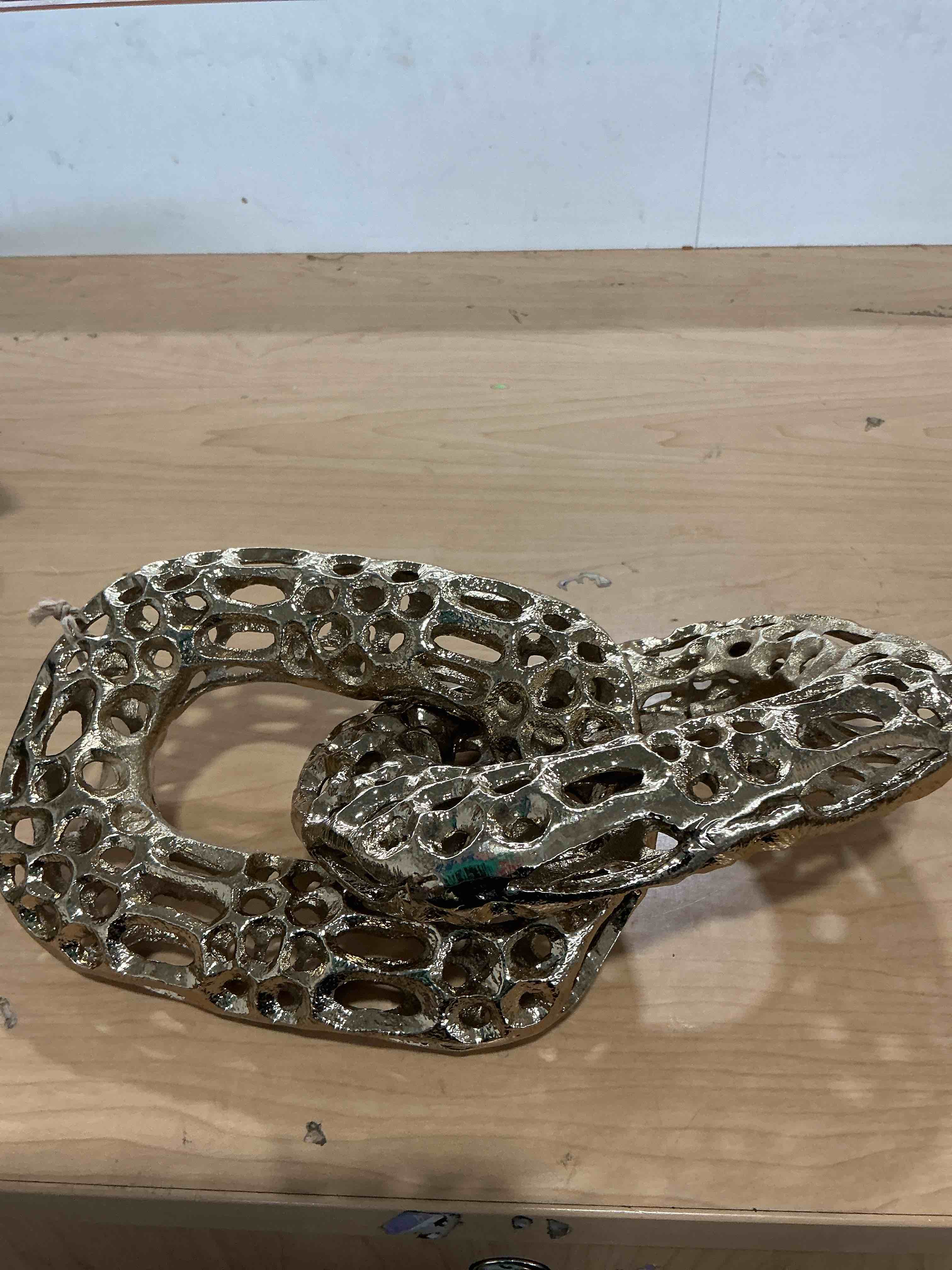 Condition photo showing Brand New for deco 79 ceramic chain decorative sculpture 3 link home decor statue, accent figurine 7" x 11" x 6", gold