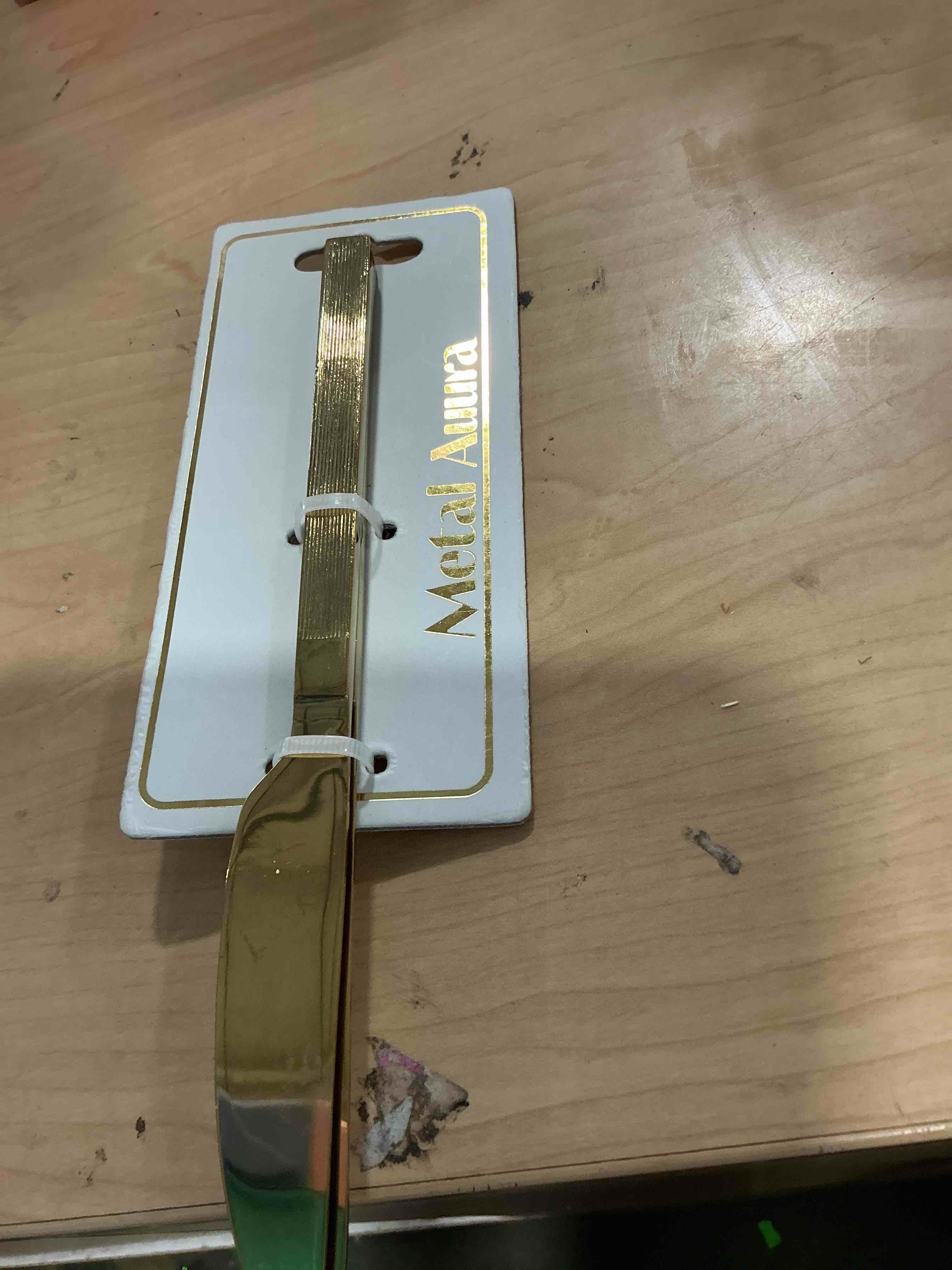 Condition photo showing New/Like New for 2 gold steak knife set, kyrtaon golden serrated knife, titanium gold plating stainless steel sharp knives set, dinner knifes set of 2 dishwasher safe sturdy and easy to clean