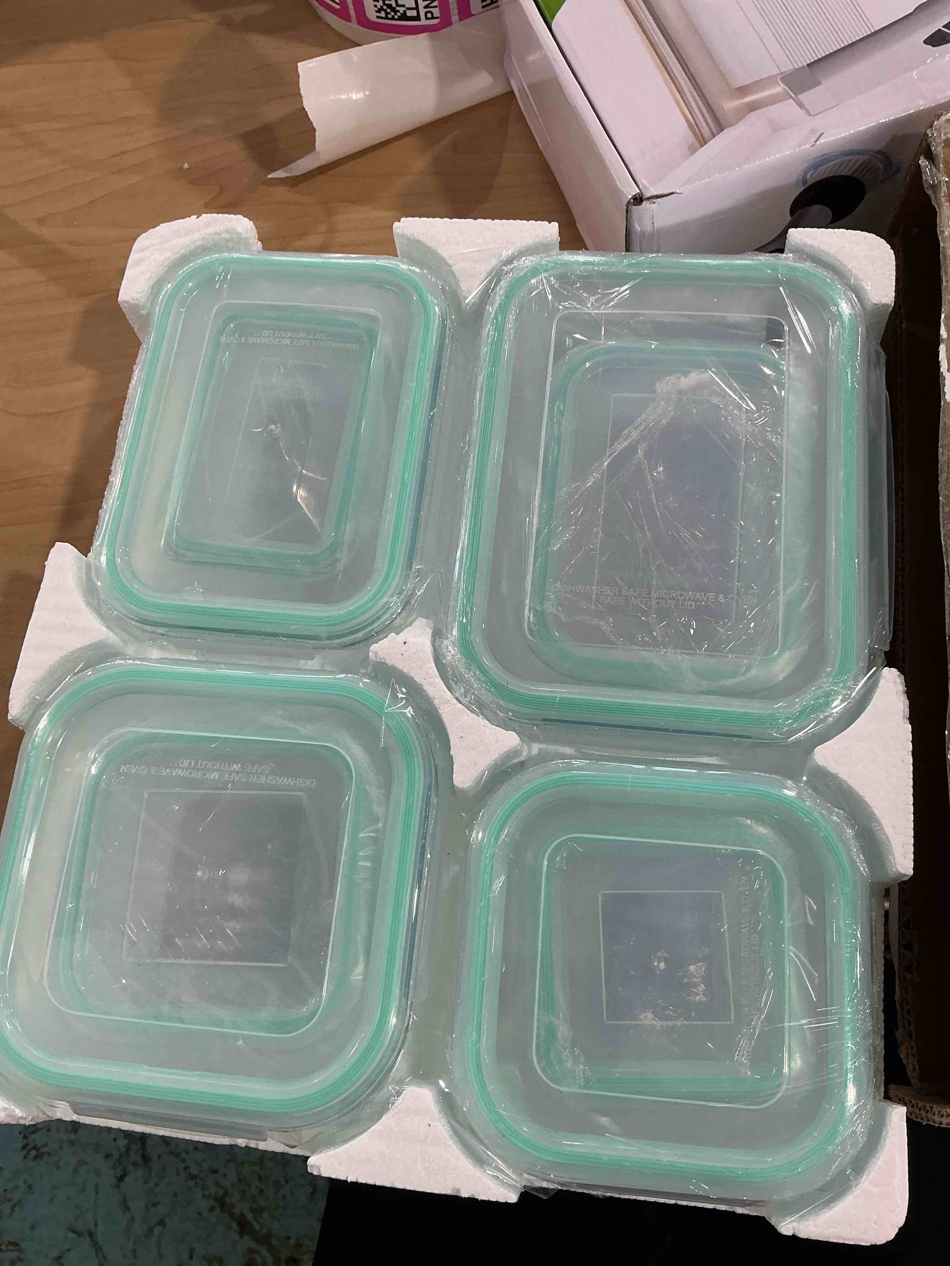 Condition photo showing New/Like New for vtopmart 8 pack glass food storage containers , meal prep , airtight bento boxes with leak proof locking lids, for microwave, oven, freezer and dishwasher, bpa free green
