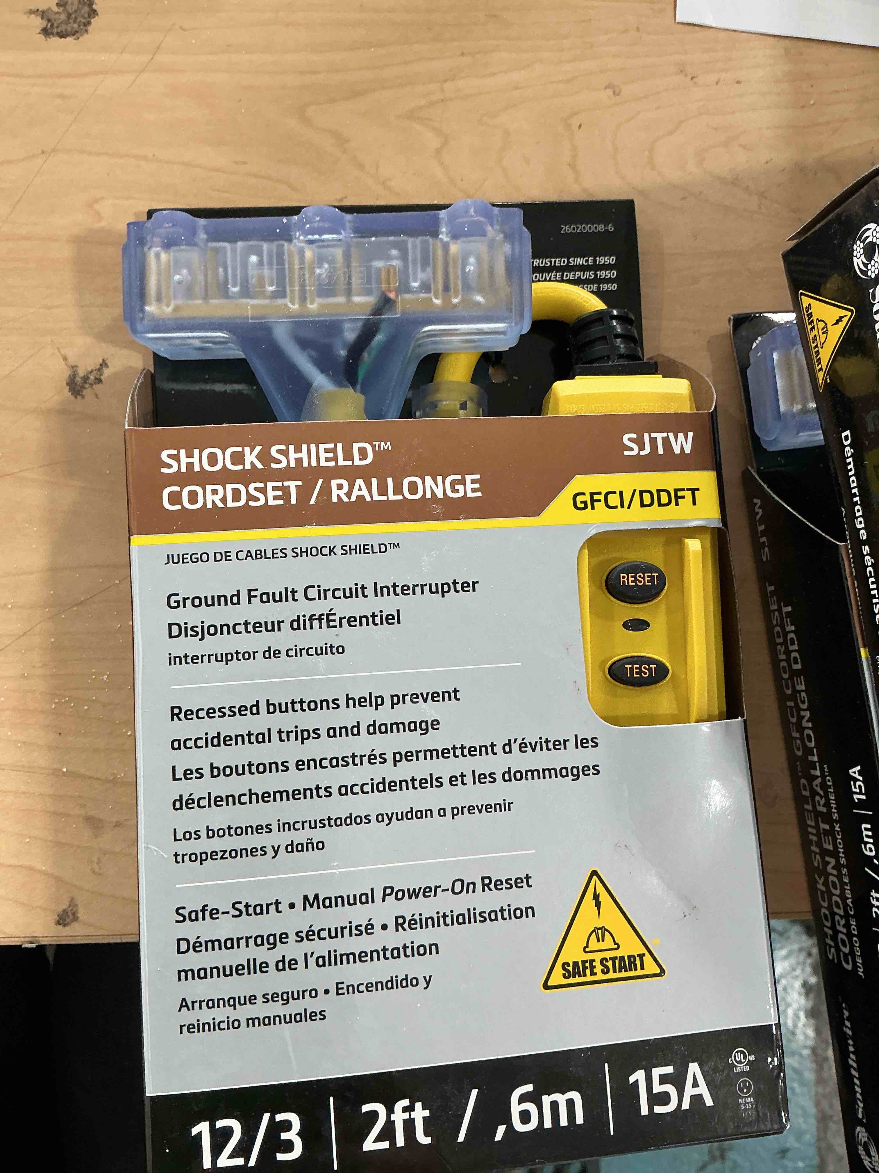 southwire shock shield 15a inline gfci - 12/3 2' cord - lit tri-source end - ground fault protection - manual reset - durable electric cord