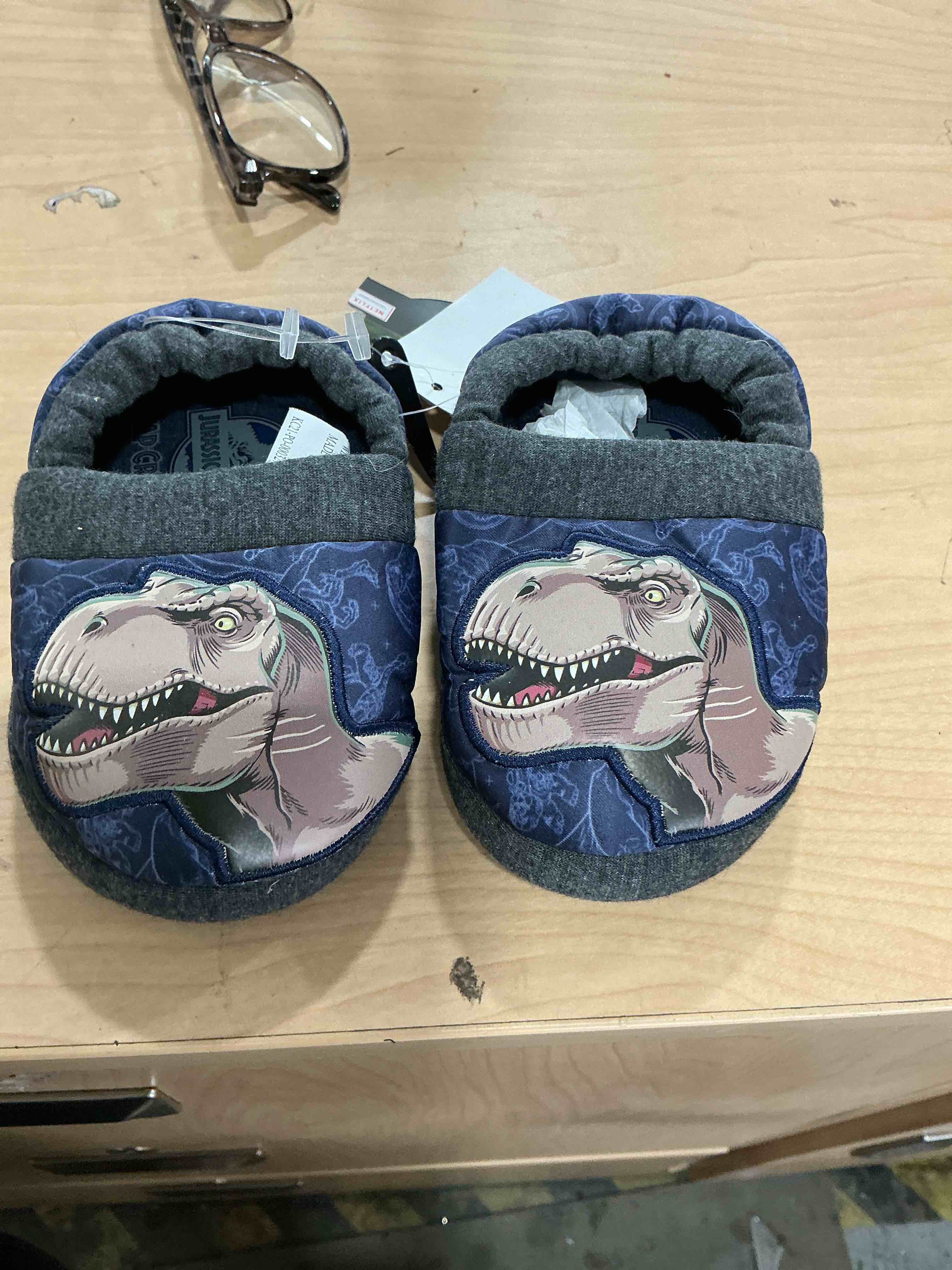 Condition photo showing New/Like New for favorite characters jurassic world™ slipper 0jpf225 (toddler/little kid)