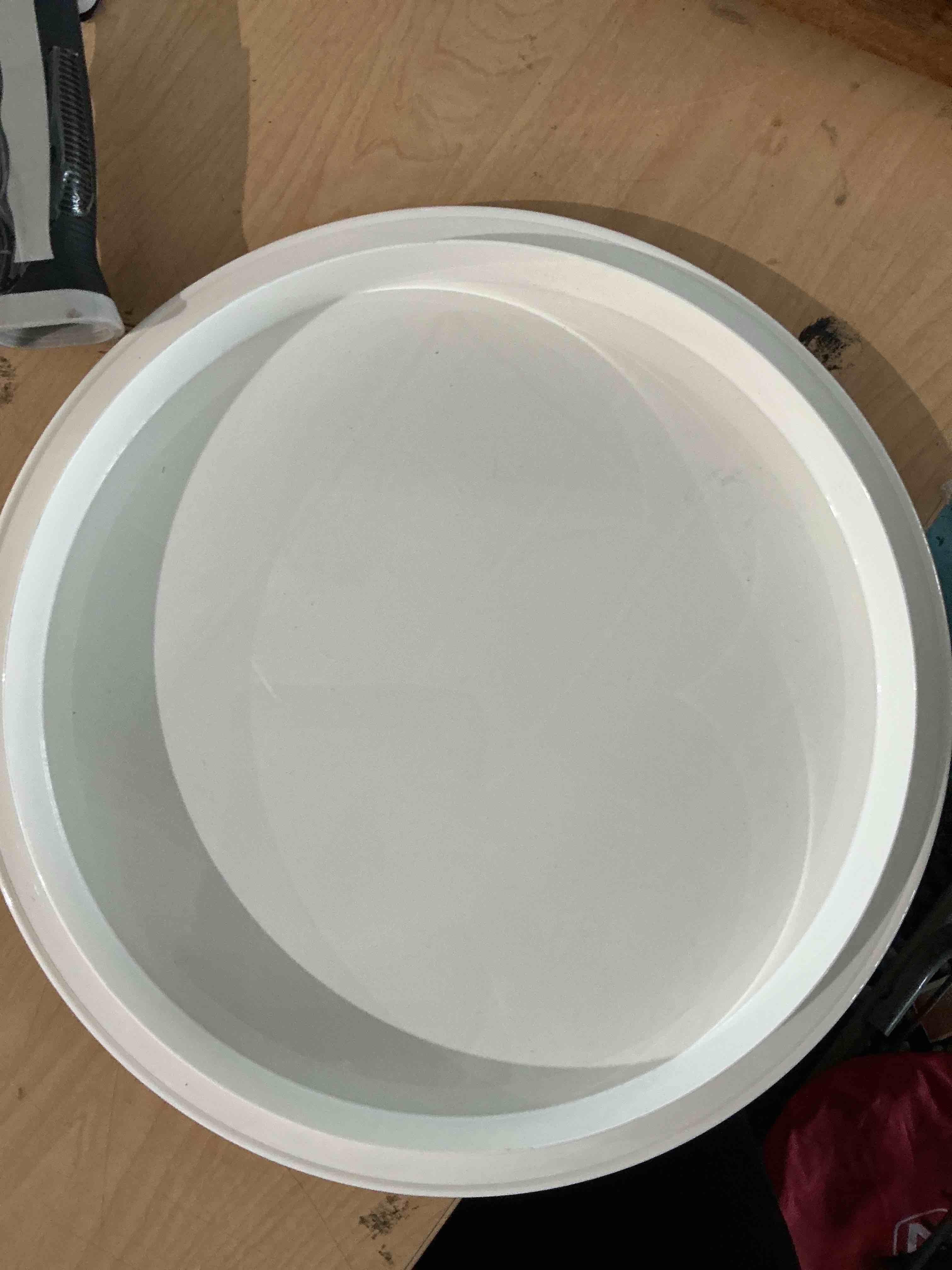 Condition photo showing Good Condition for plastic cake tray (dome has a crack)