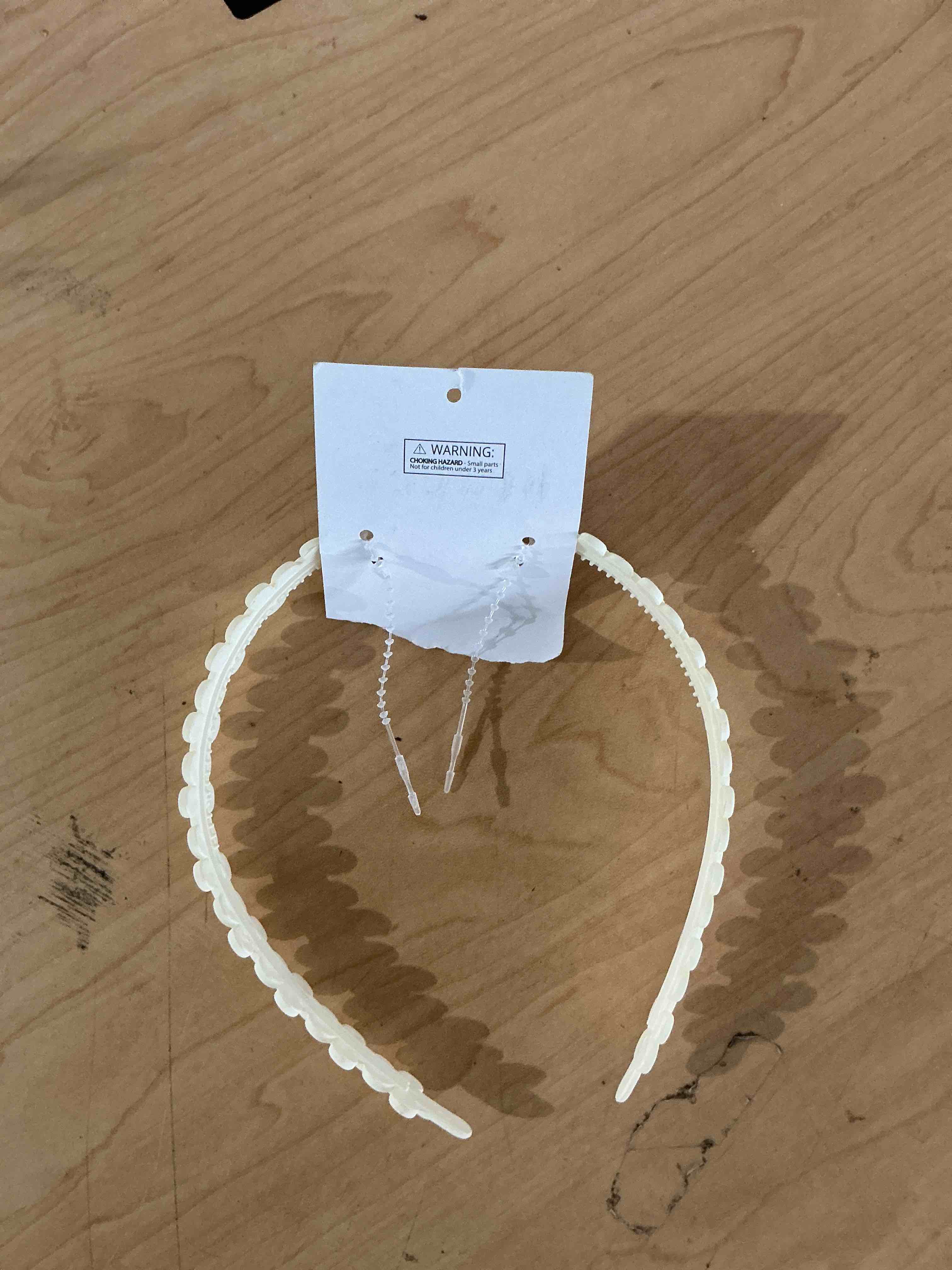 Condition photo showing New/Like New for headband for girl, nonslip plastic girls headbands with teeth for teens, stretchy, comfortable flower hair banned for girls