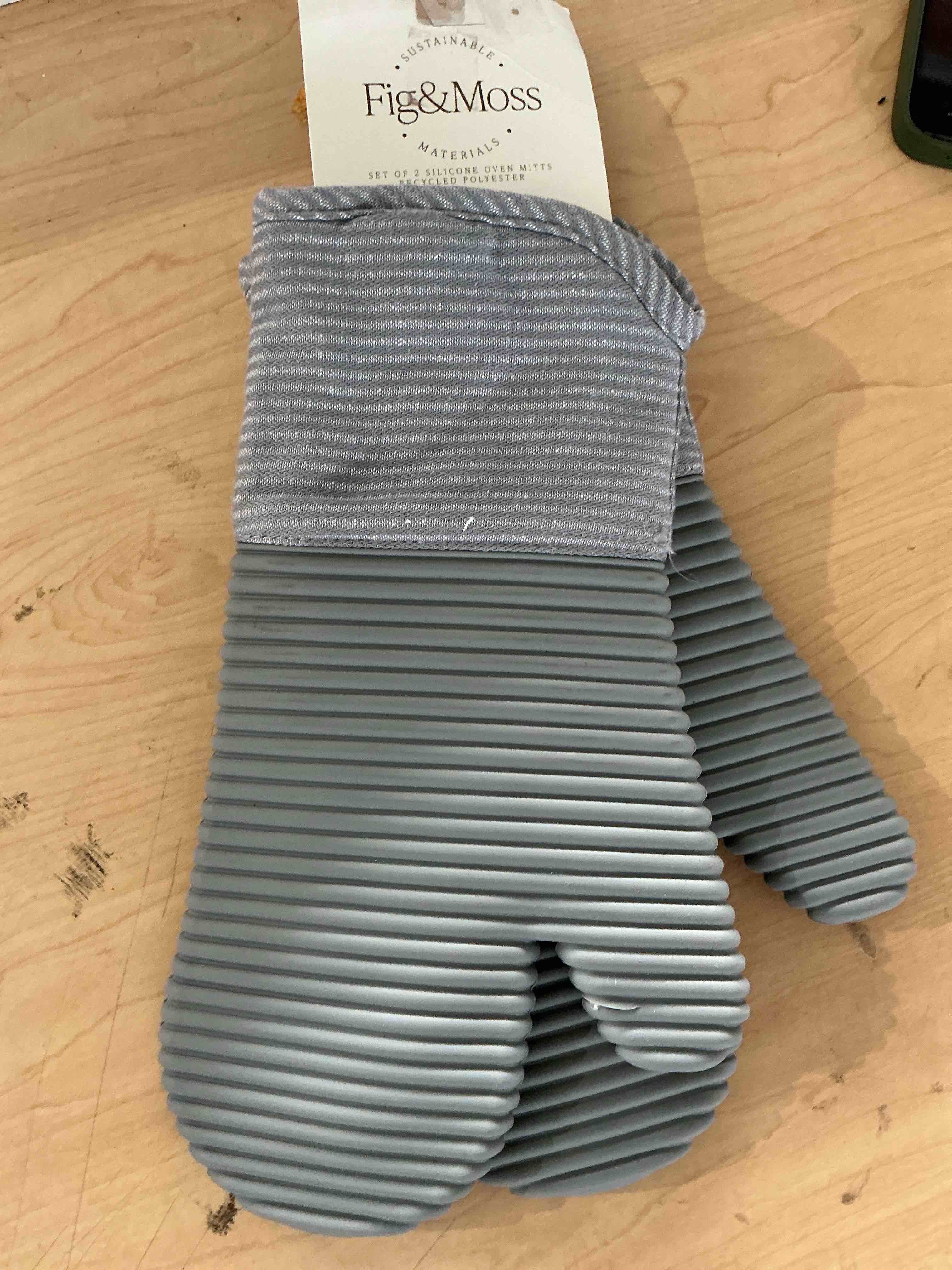 Condition photo showing New/Like New for town & country basics basketweave soft silicone oven mitt 2-pack set, heat resistant up to 500f, flexible silicone, non-slip grip, grey, 7.5"x13"