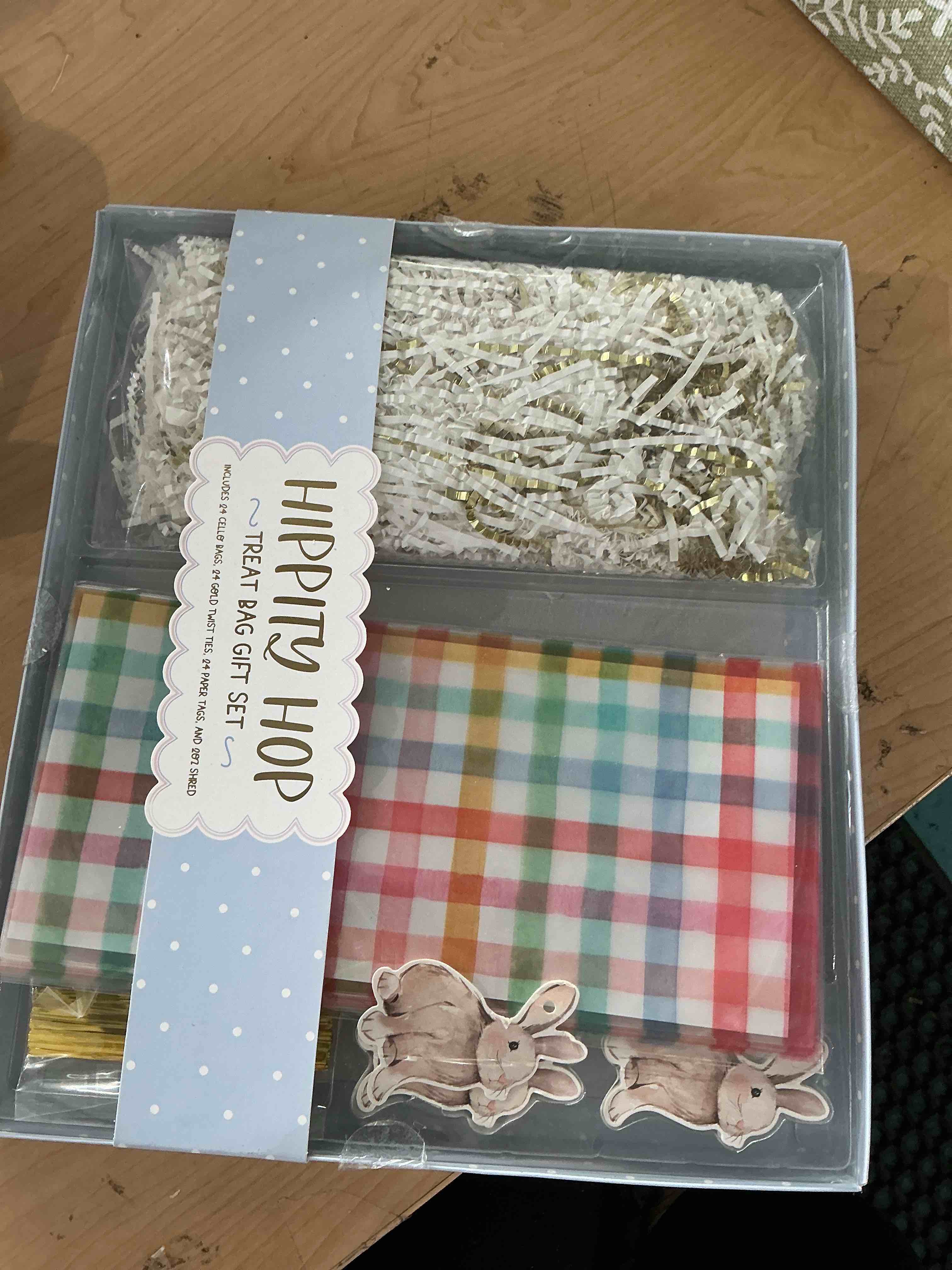 Condition photo showing New/Like New for running treat bags happy hot treat bag gift set includes 12 cello bags 24 gold twist ties 24 paper bags and 207 shred