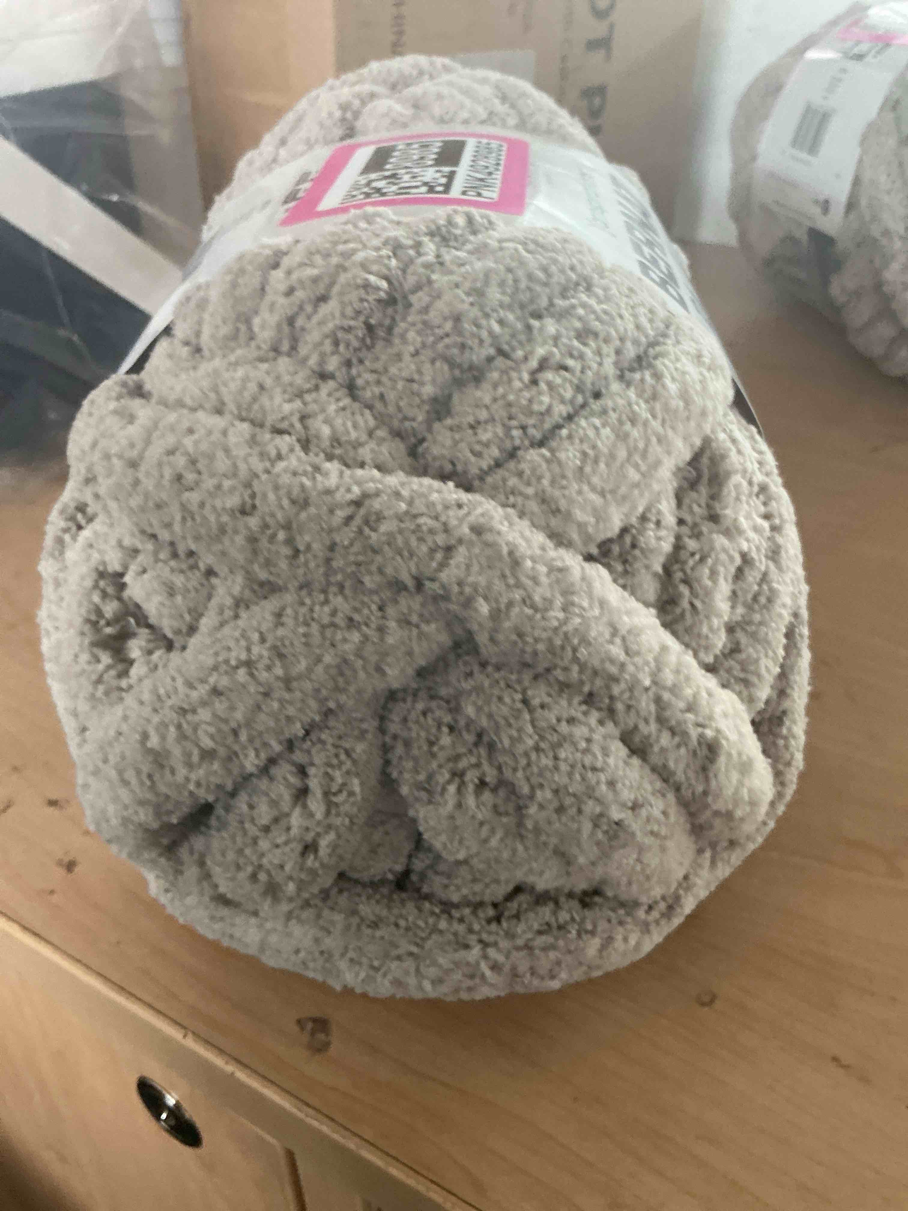 Condition photo showing New/Like New for bernat blanket extra thick vintage white yarn - 1 pack of 21.12oz/598.74g - 100% polyester - #7 jumbo - 72 yards - chunky yarn for hand knitting, crocheting, crafts & amigurumi