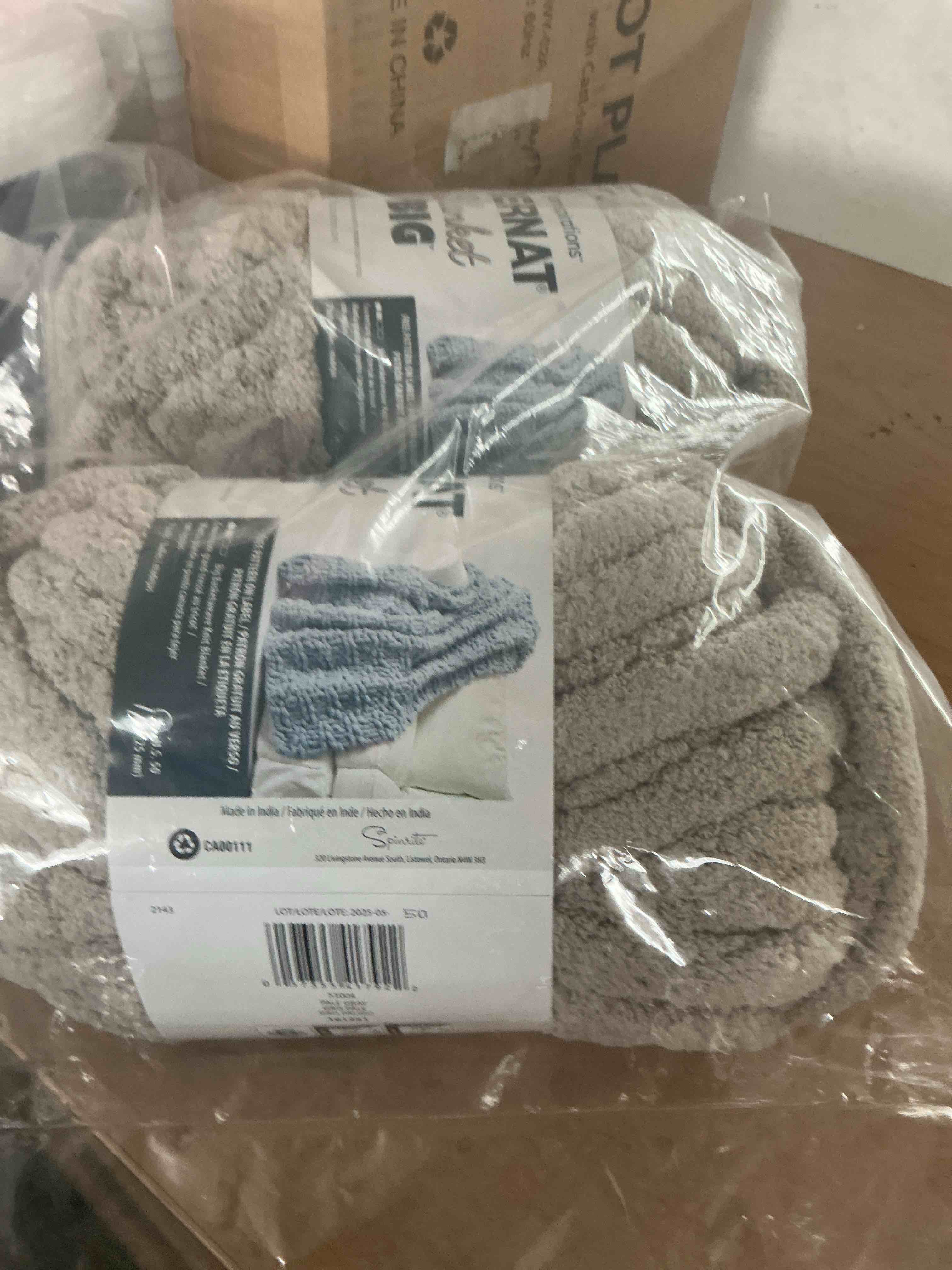 Condition photo showing New/Like New for bernat blanket 'big', sandy cream, 300g