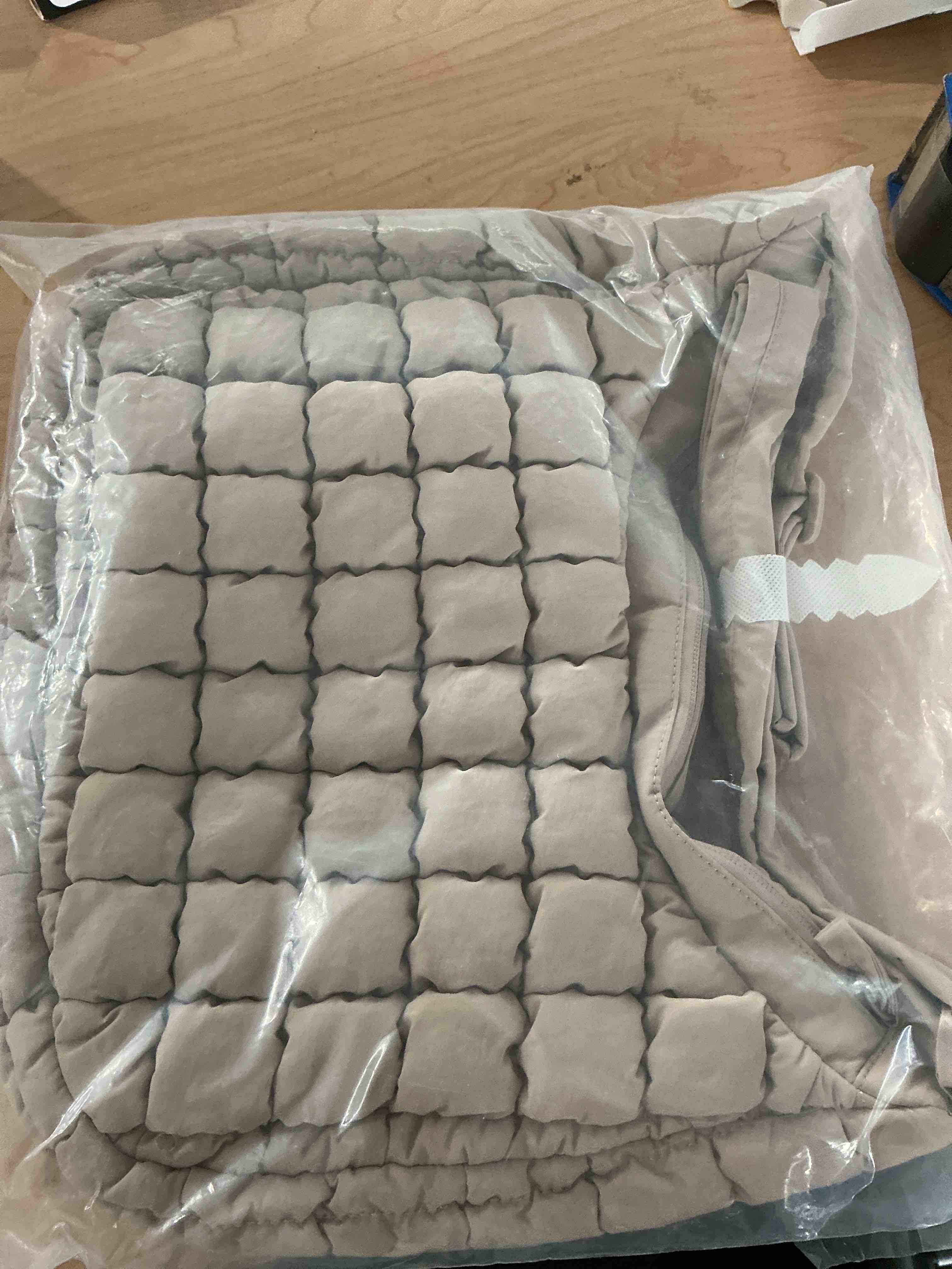 Condition photo showing New/Like New for puffer tote bag for women large quilted tote bag quilted carryall bag soft puffy crossbody bag hobo handbags puff purse