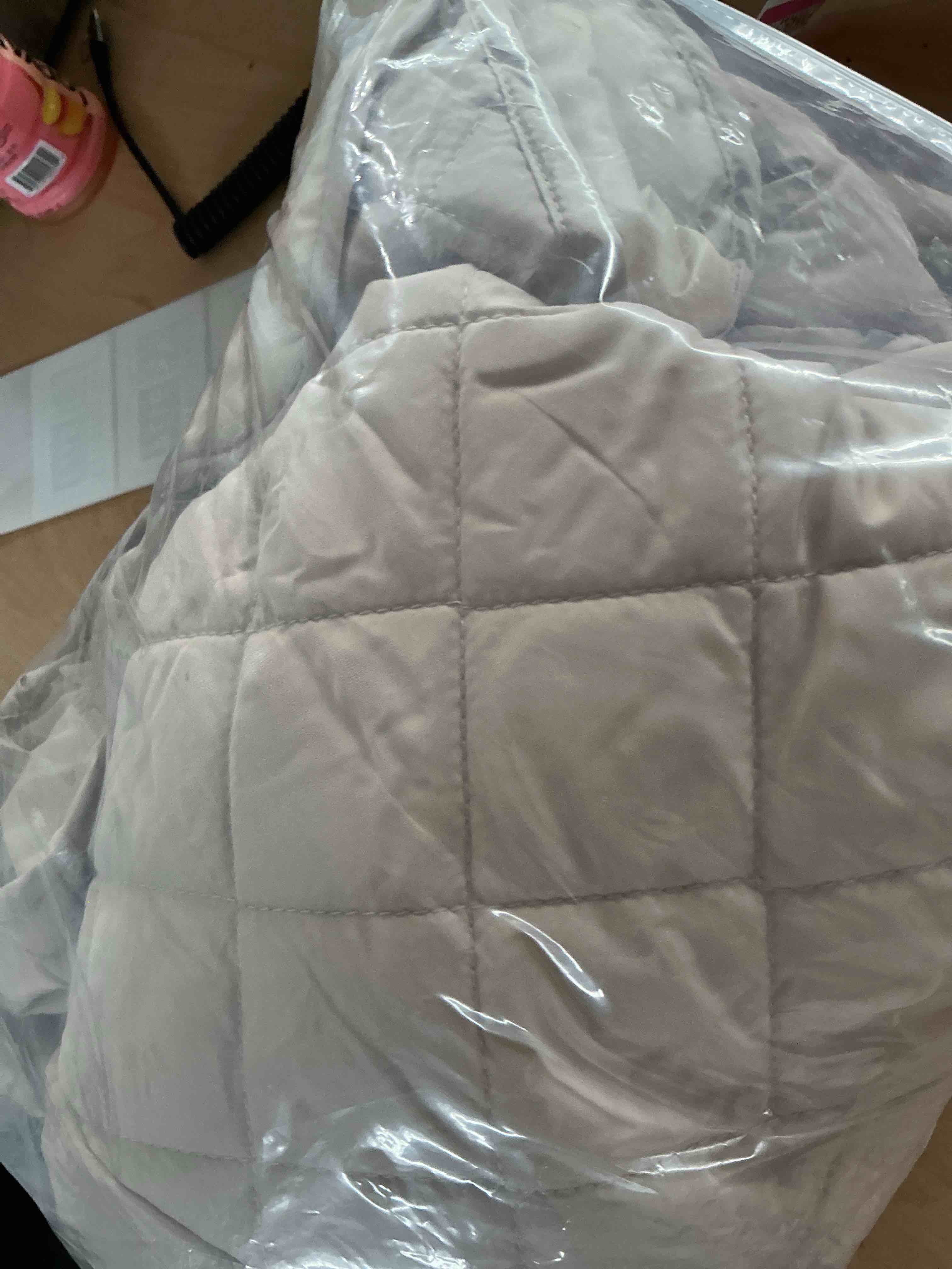 Condition photo showing New/Like New for dokotoo women's winter quilted jackets long sleeve button down diamond puffer jacket outerwear coats with pockets