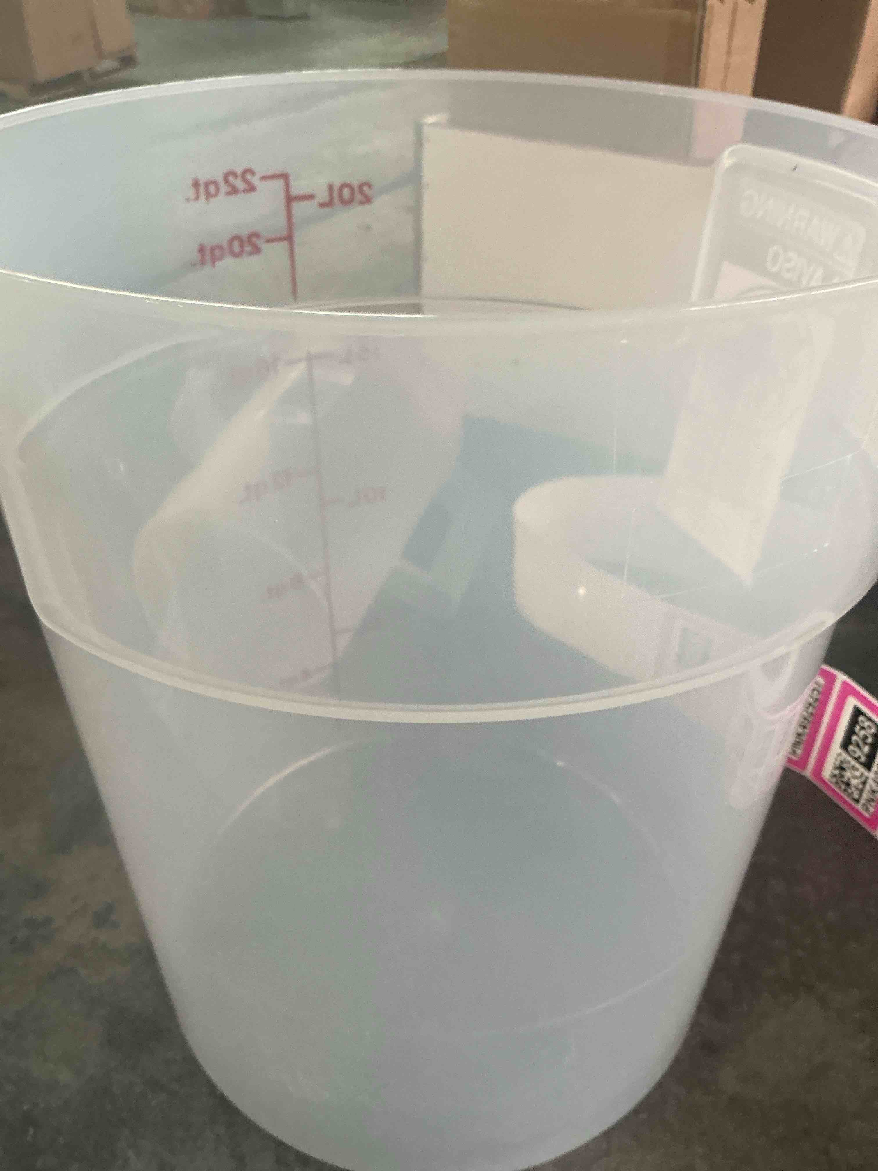 Condition photo showing Brand New for cambro translucent 22 qt. round food container
