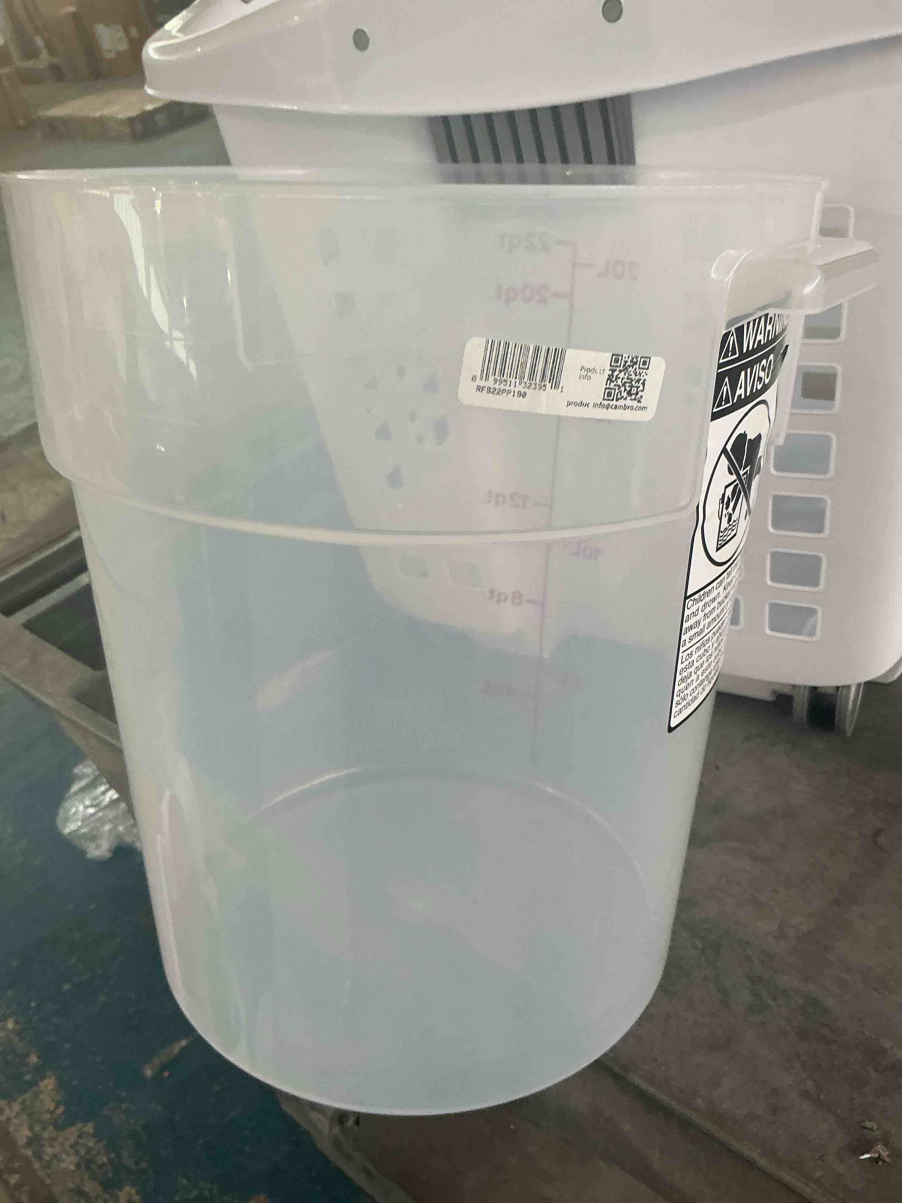 Condition photo showing Brand New for cambro translucent 22 qt. round food container