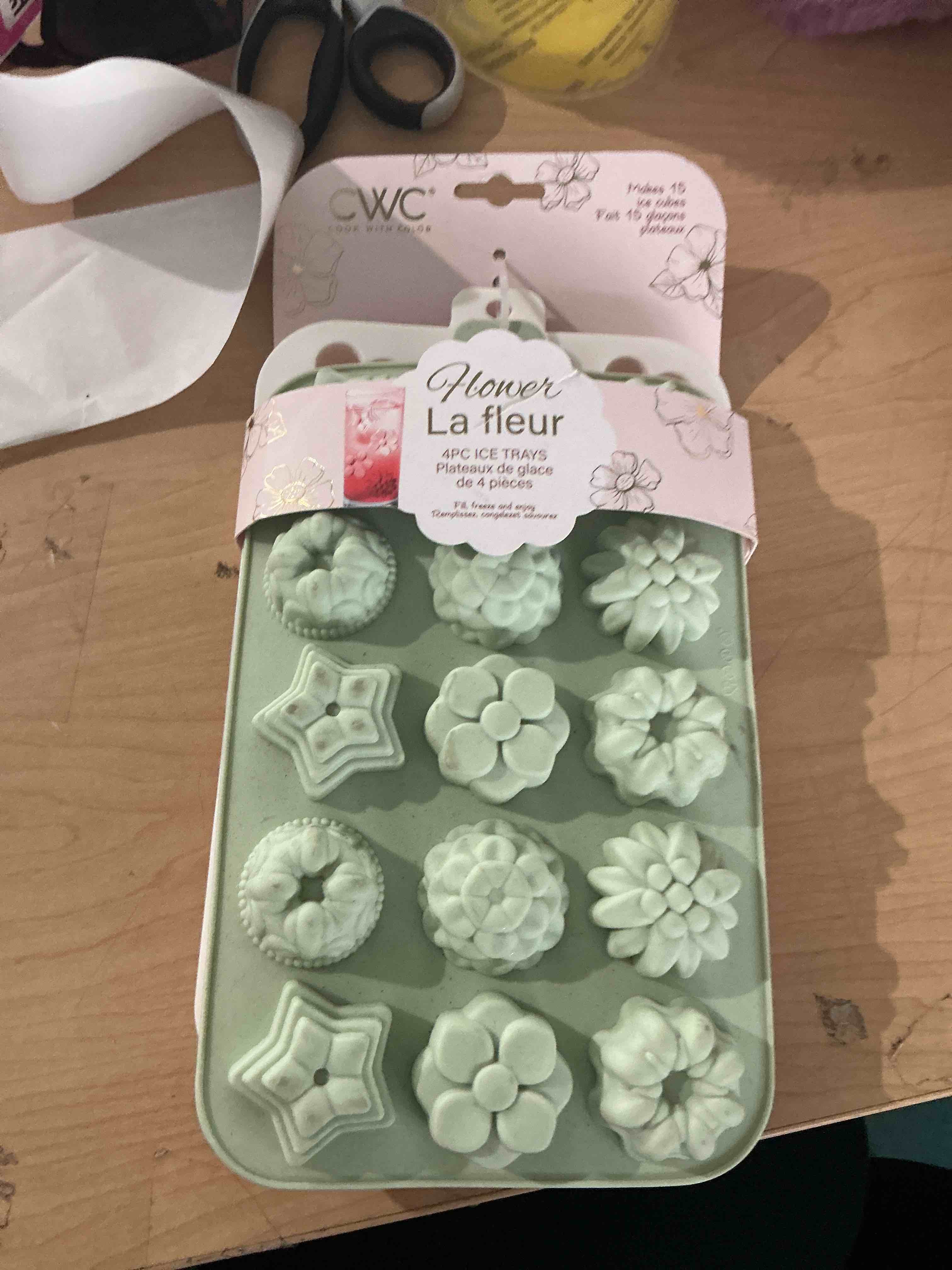 Condition photo showing New/Like New for homedge food grade silicone flowers molds, baking pan with flowers and heart shape non-stick 3-pack silicone molds for chocolate, candy, jelly, ice cube, muffin (pink, blue and green)