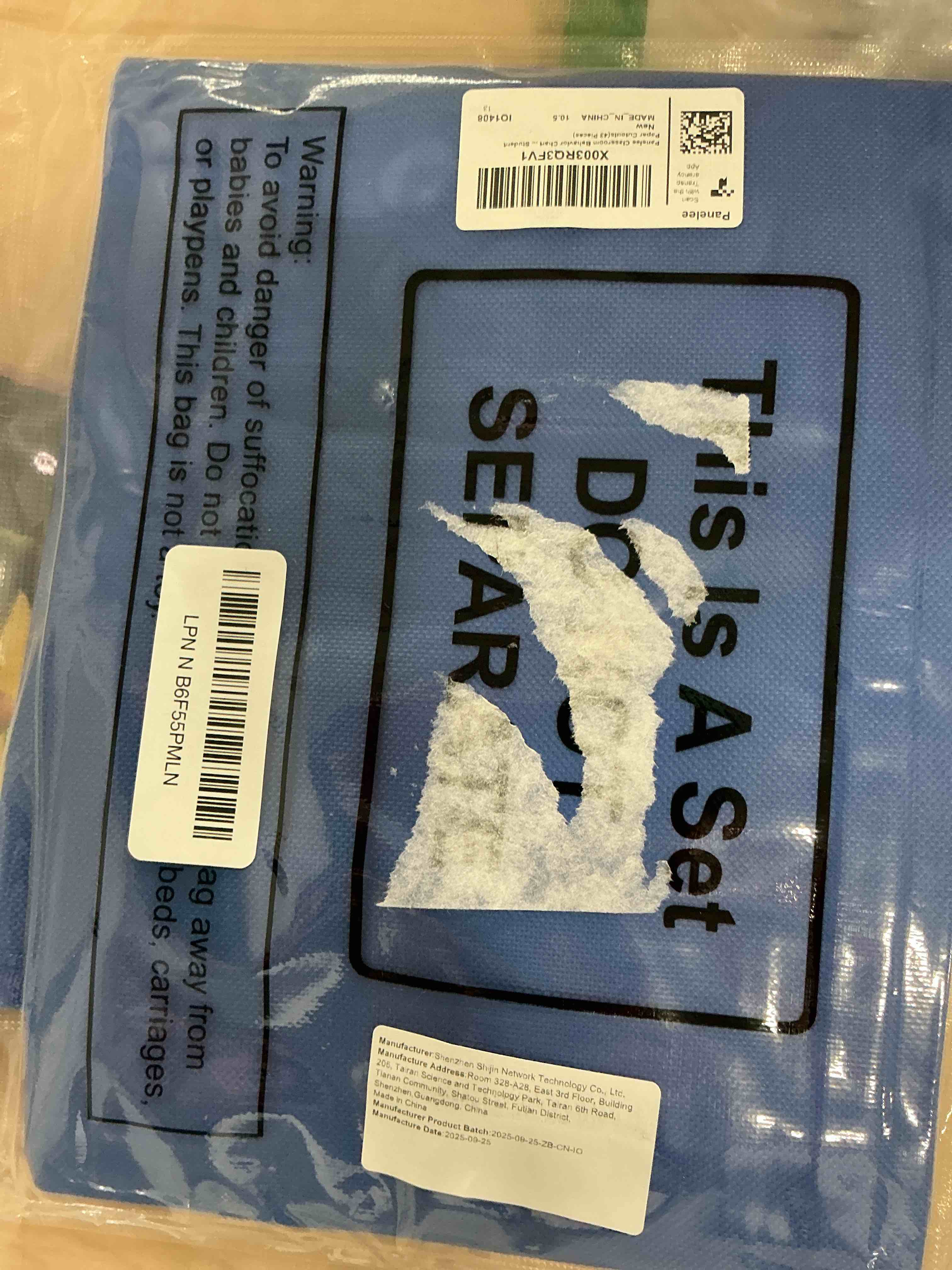 Condition photo showing Good Condition for panelee classroom behavior chart stoplight behavior pocket chart for kids classroom management tools behavioral learning tool with blank student paper cutouts(43 pieces)