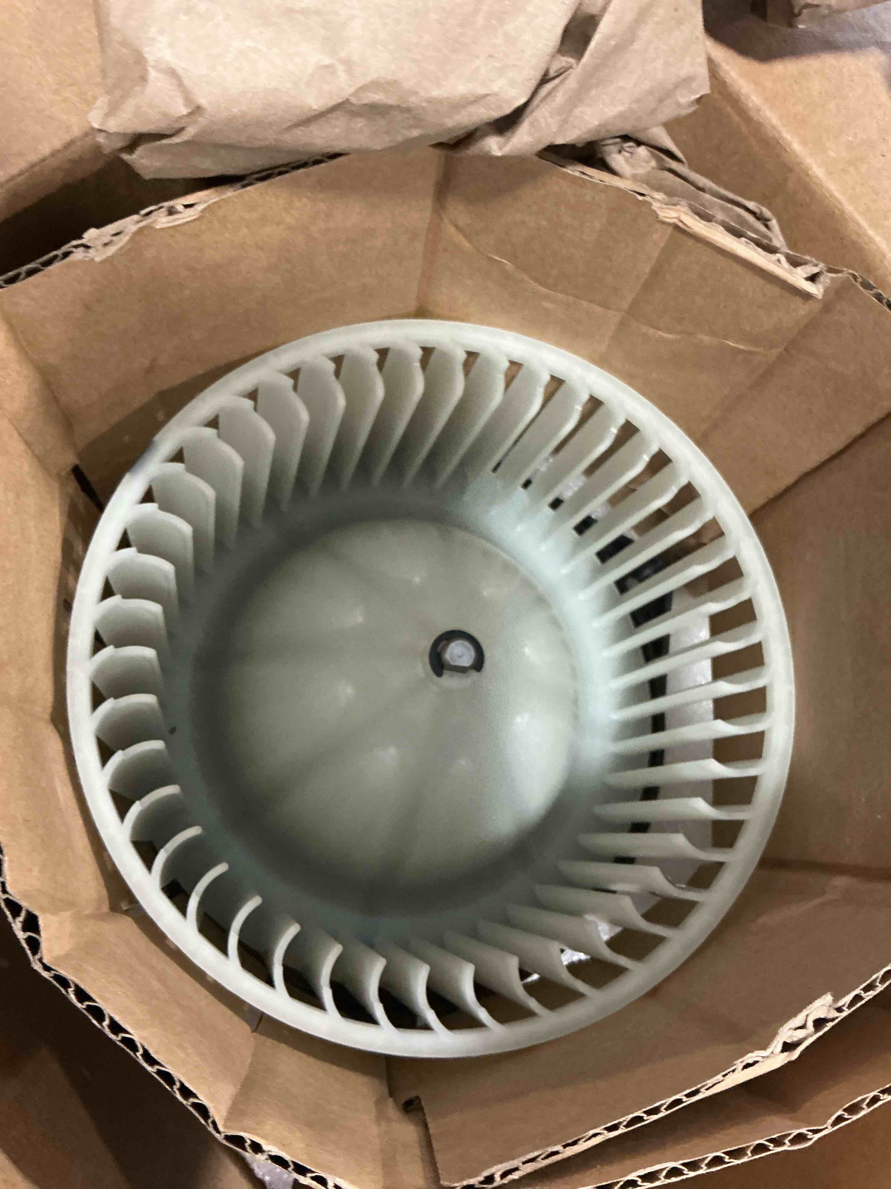 https://s3.amazonaws.com/lotting-images-prod/NonstopDeals/PNK4931535_1774543144842.jpeg