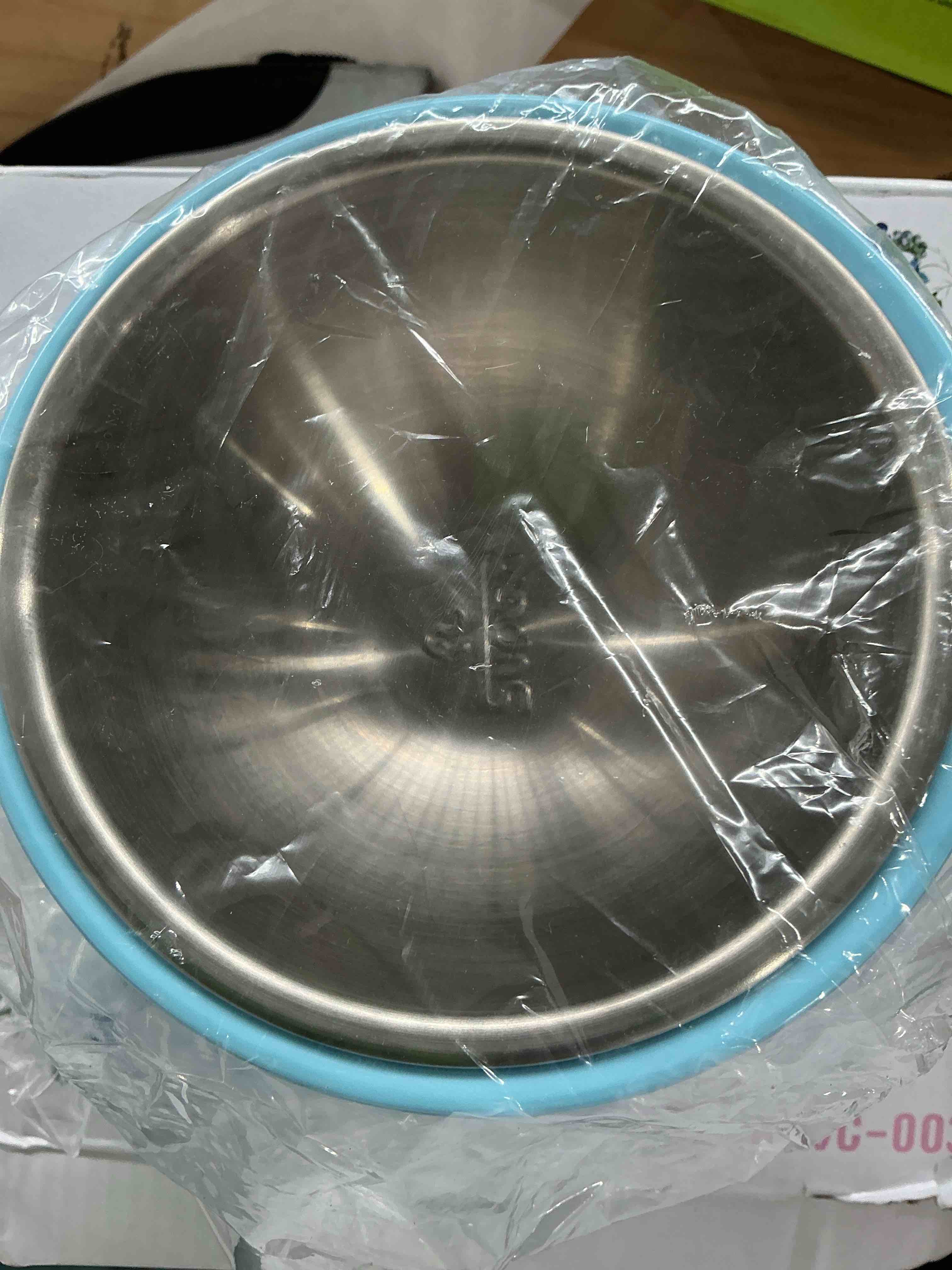 Condition photo showing Good Condition for superdesign mess free 15° slanted bowl for dogs and cats, tilted angle bulldog bowl dog feeder, non-skid & non-spill, easier to reach food s/0.5 cup blue blue s/0.5 cup