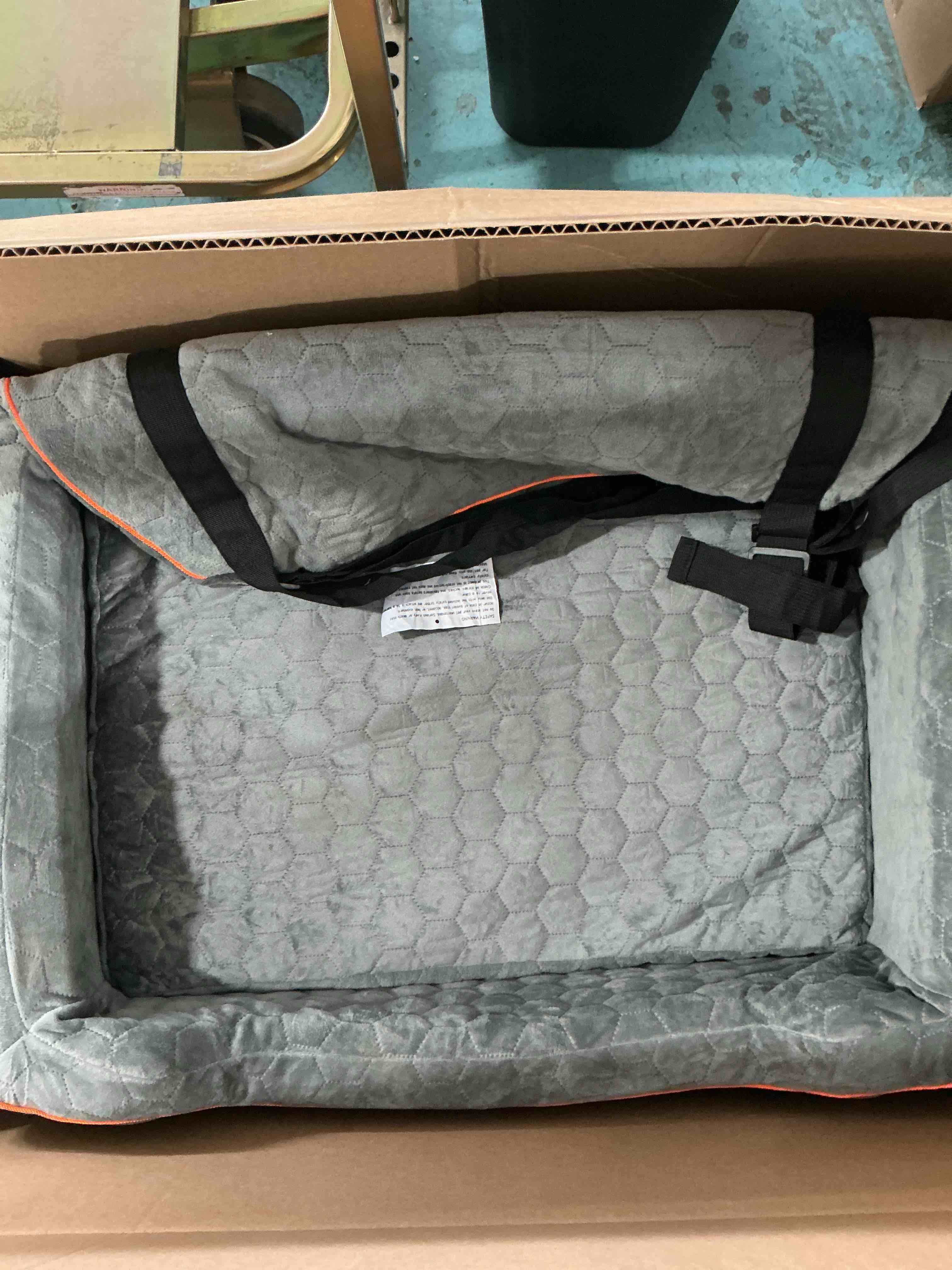 Condition photo showing New/Like New for dog car seat for medium/large dog booster seat under 60 lbs or 2 small dogs, multi-functional pet car seat with thick cushion, 2 safety leashes (gray)