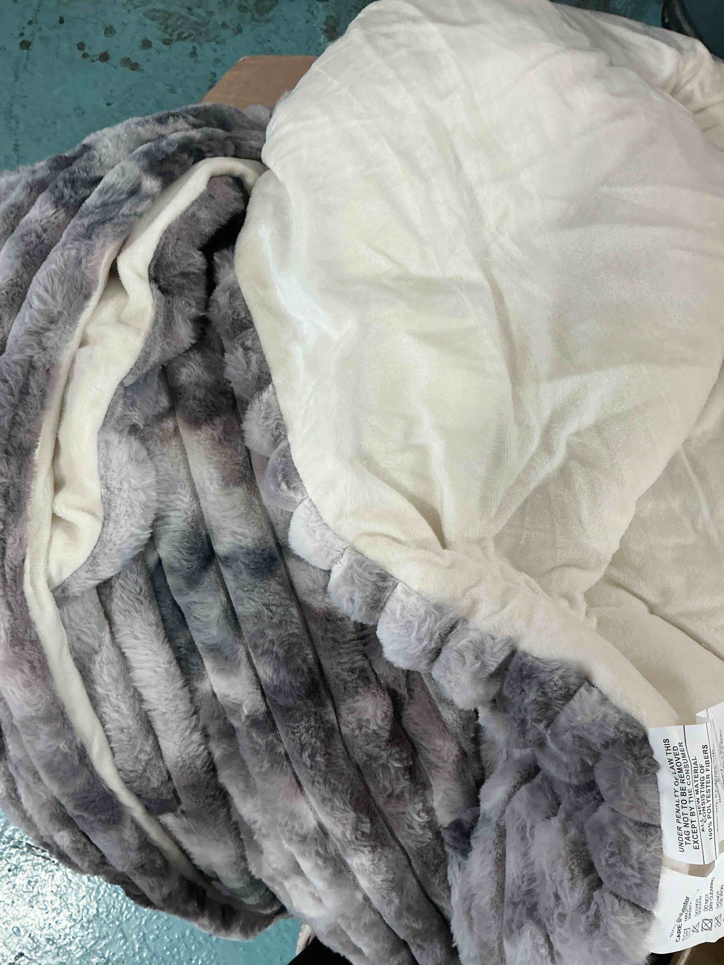 https://s3.amazonaws.com/lotting-images-prod/NonstopDeals/PNK4933205_1777486169565.jpeg