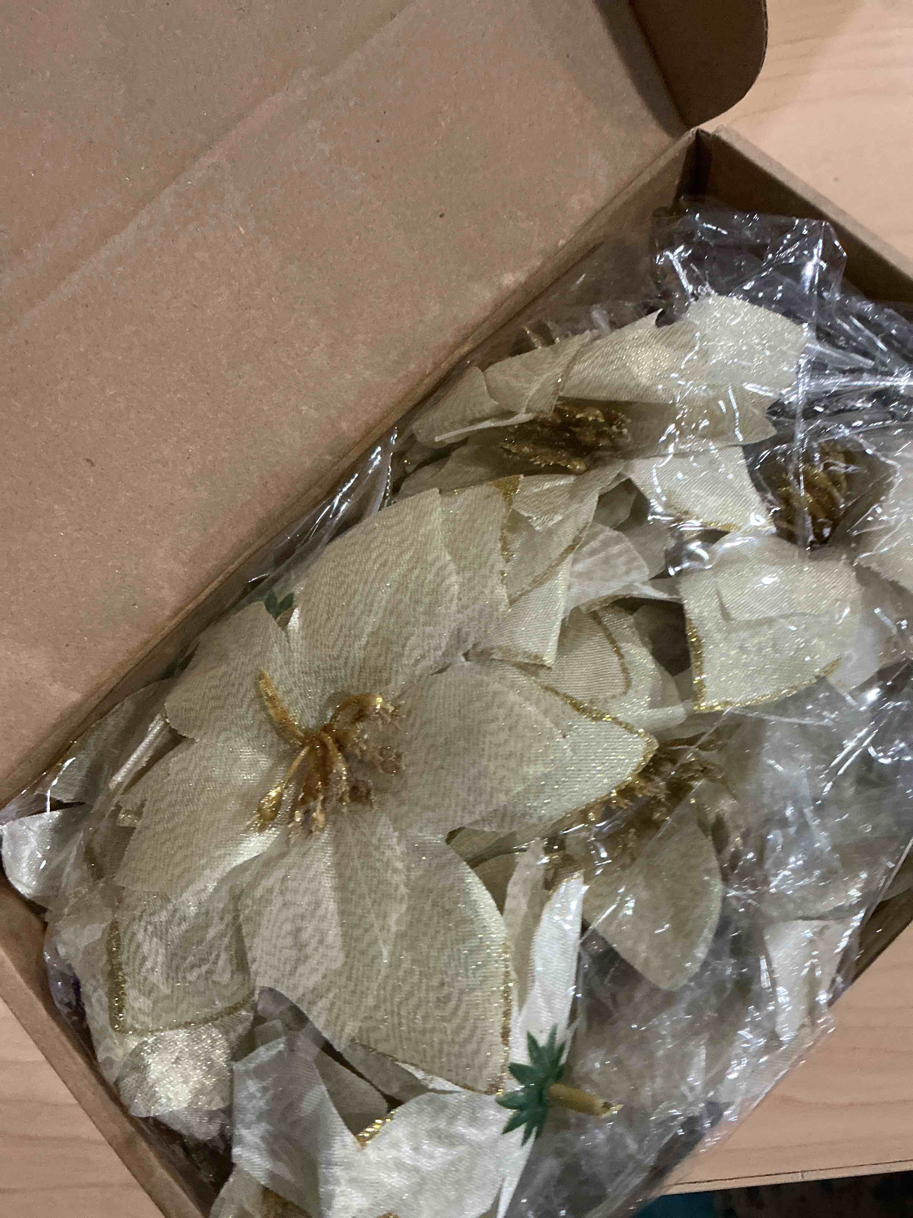 Condition photo showing Good Condition for WILLBOND 36 Pcs 3 Size Christmas Poinsettia Christmas Tree Flowers Glitter Faux Flowers Decoration Artificial Poinsettia Ornaments for New Year Home Outdoor Decoration(3/4/ 6 Inch,Gold) Gold 3/ 4/ 6 Inch