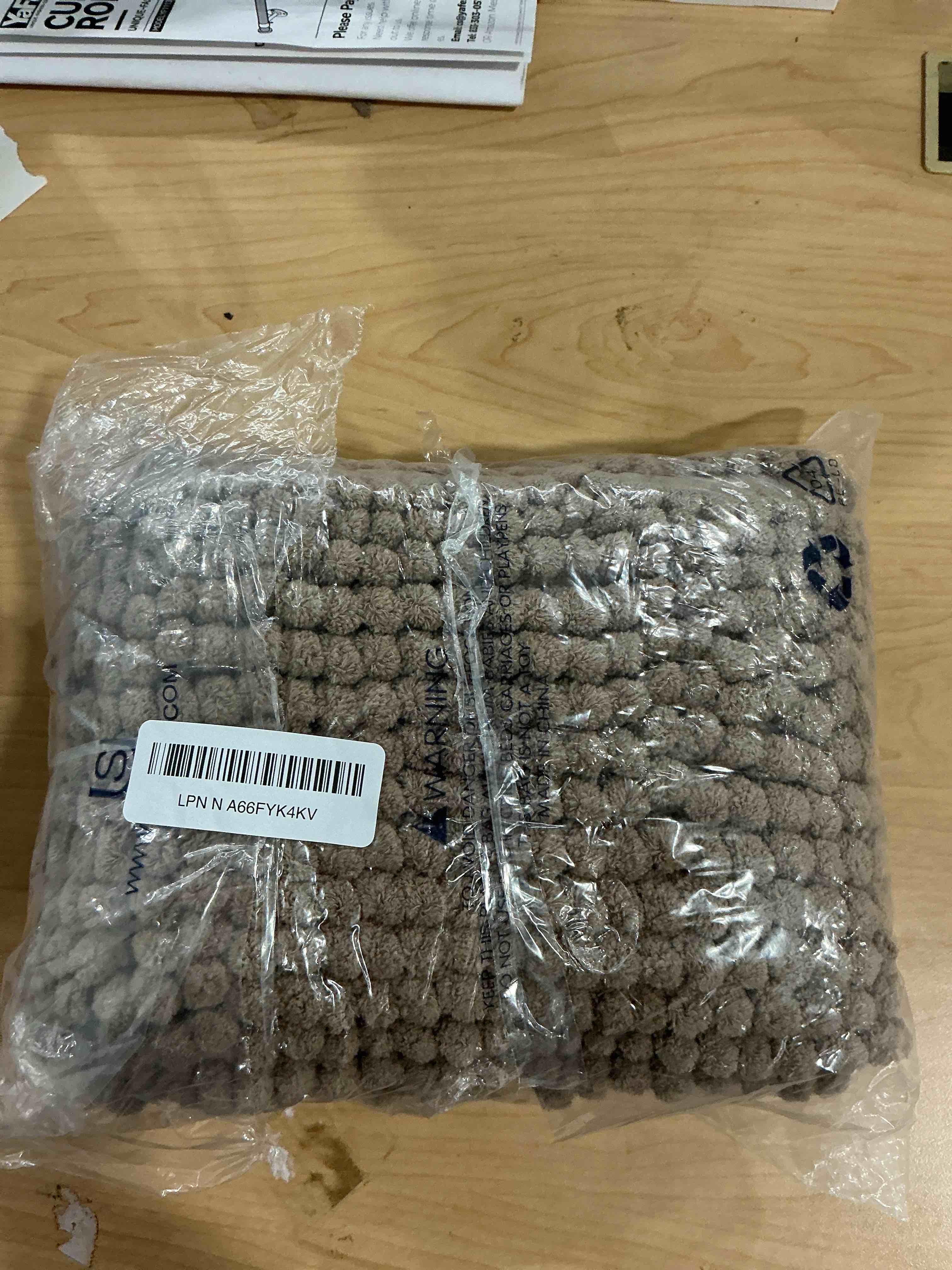 Condition photo showing Good Condition for SUBRTEX Bathroom Rugs Chenille Bath Rug Soft Short Plush Bath Mat Soft Shower Mat Water Absorbent Shower Mat Quick Dry Machine Washable(Taupe Brown,16" x 24") Taupe Brown 1'4" x 2' (Rectangular)