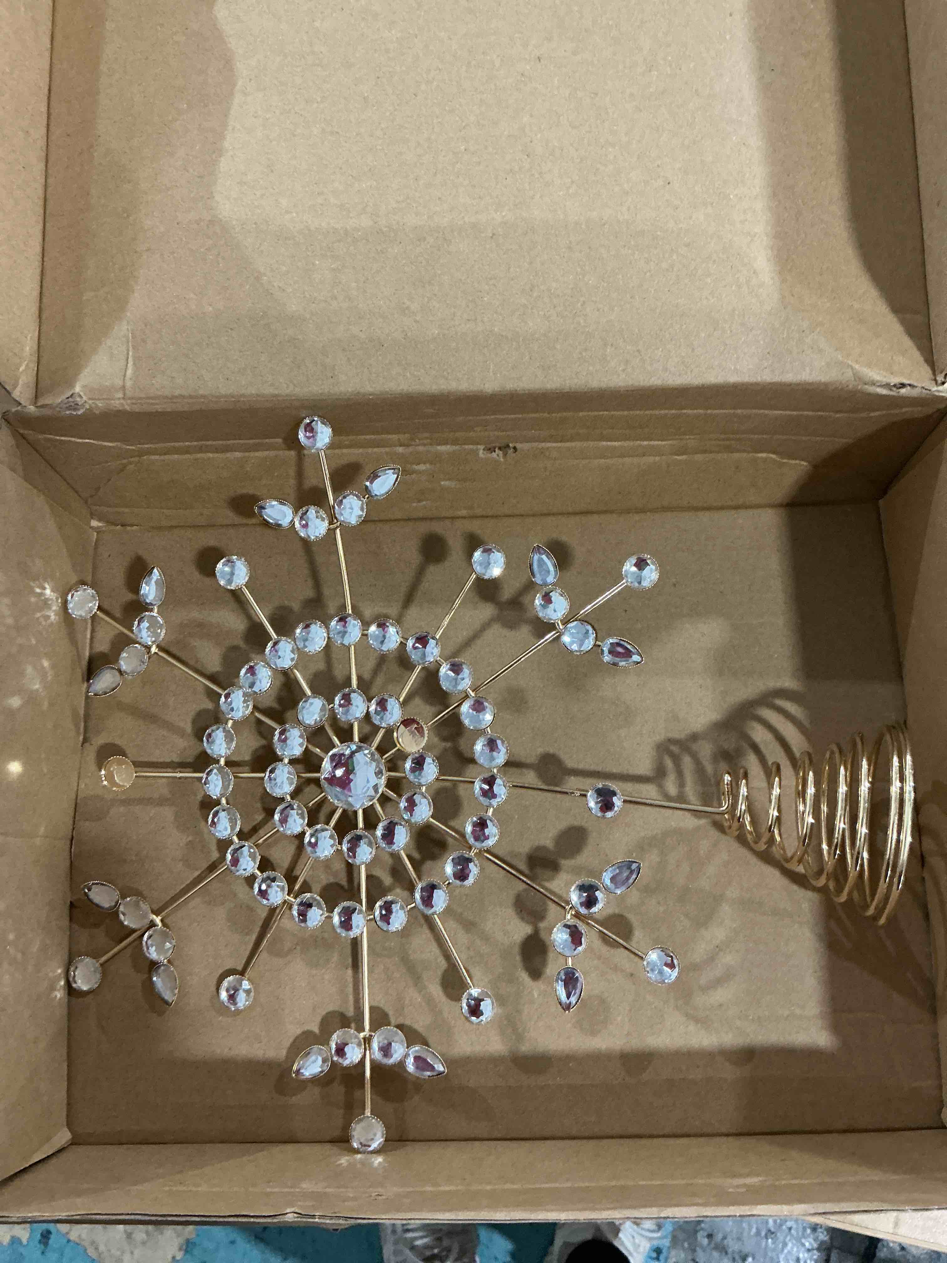 Condition photo showing New/Like New for 10 Inch Snowflake Christmas Tree Topper Vintage Gold Christmas Tree Topper with Crystal Metal Brass Xmas Decoration Antique Glitter Snow Floral Flake for Xmas Ornament Holiday Party Decor