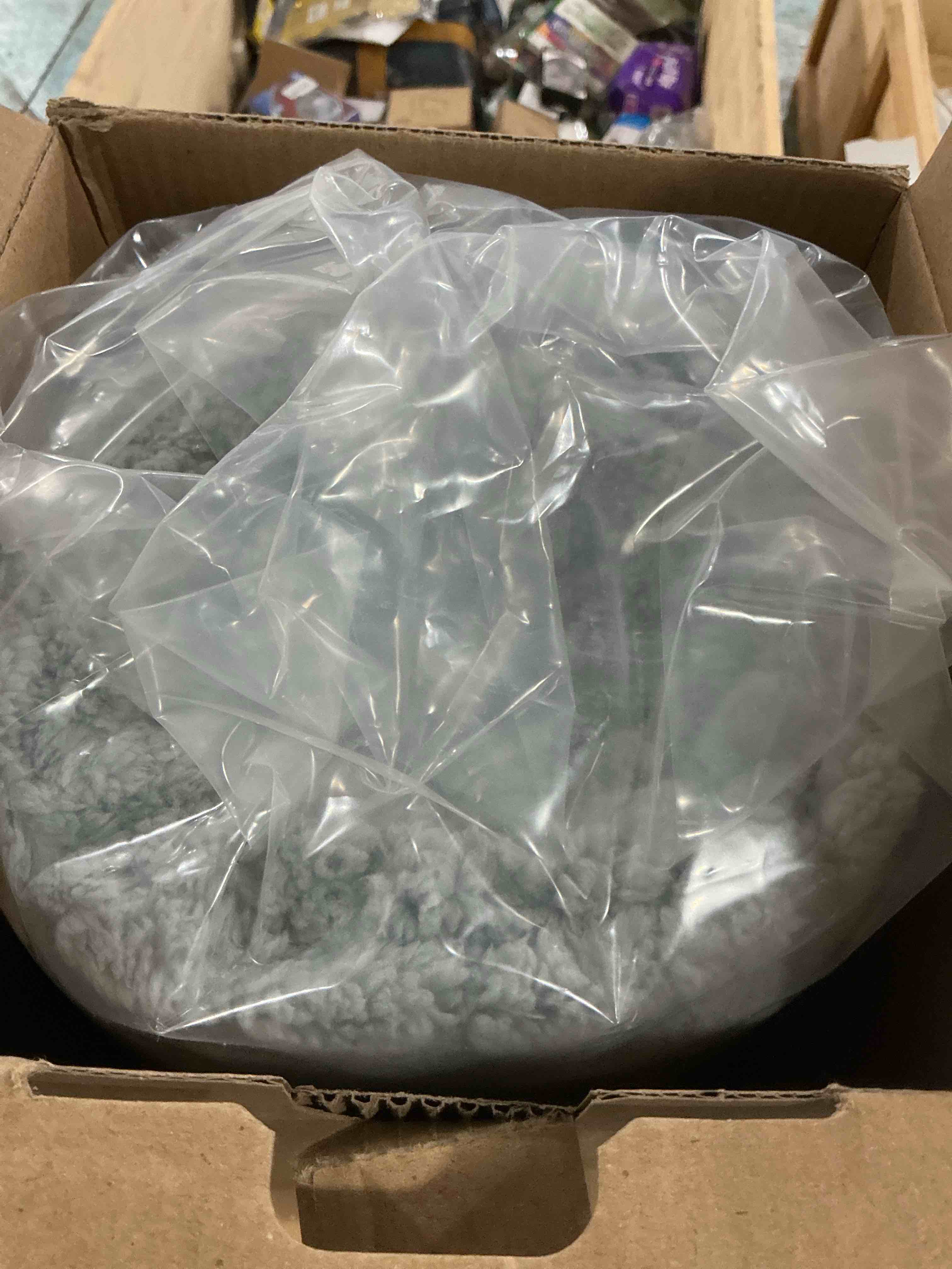 Condition photo showing Good Condition for Bedsure Fluffy Flannel Duvet Cover Set - Faux Fur Comforter Cover King Size, Gray Warm Plush Bedding for Winter, 3-Piece Set with Zipper Closure (104"x90") and 2 Pillow Shams 05 - Gray (No Comforter) King (104" x 90")