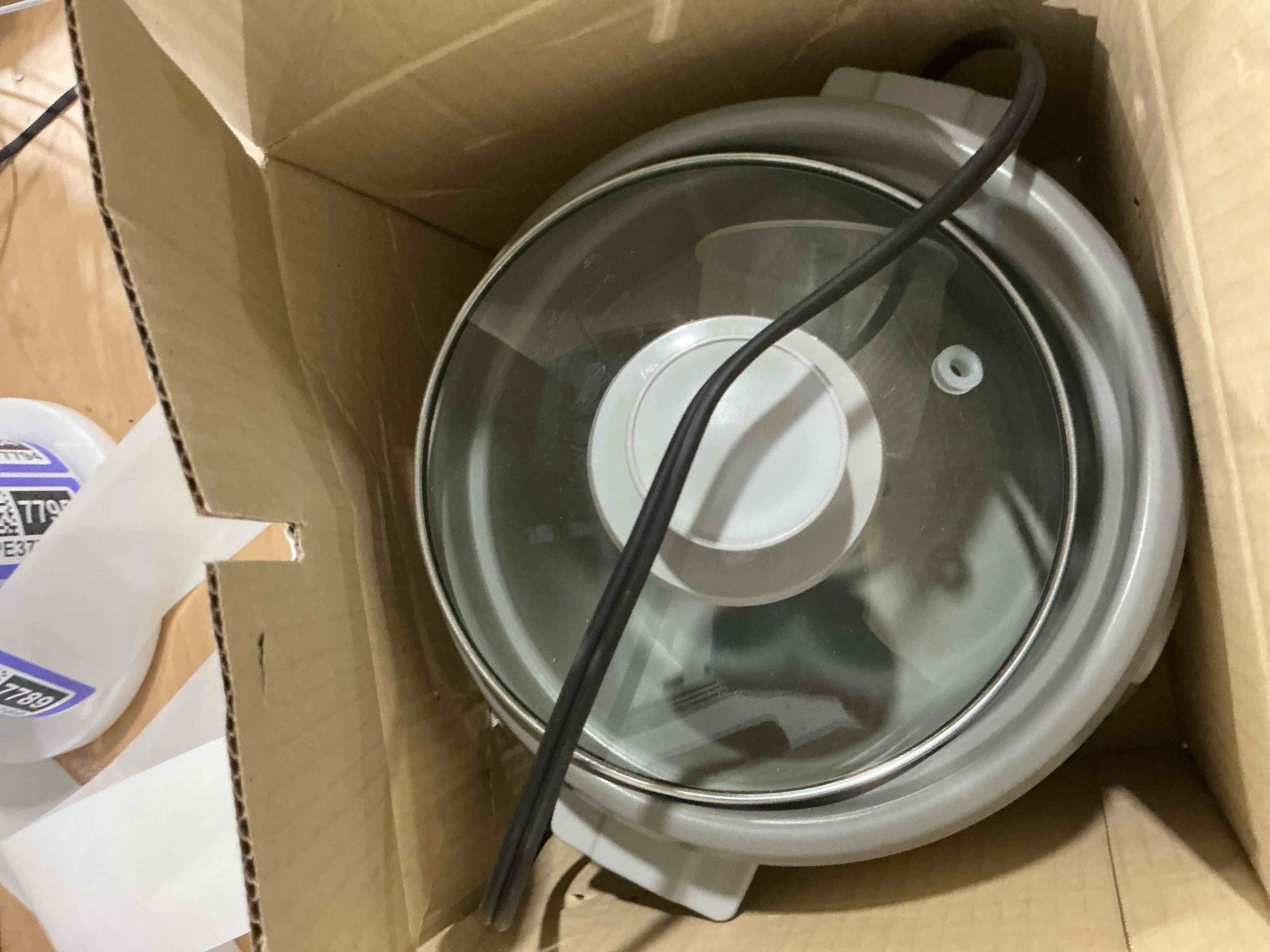 Condition photo showing Good Condition for Zojirushi 3 Cup Rice Cooker/Steamer ( White) 3-Cup Modern