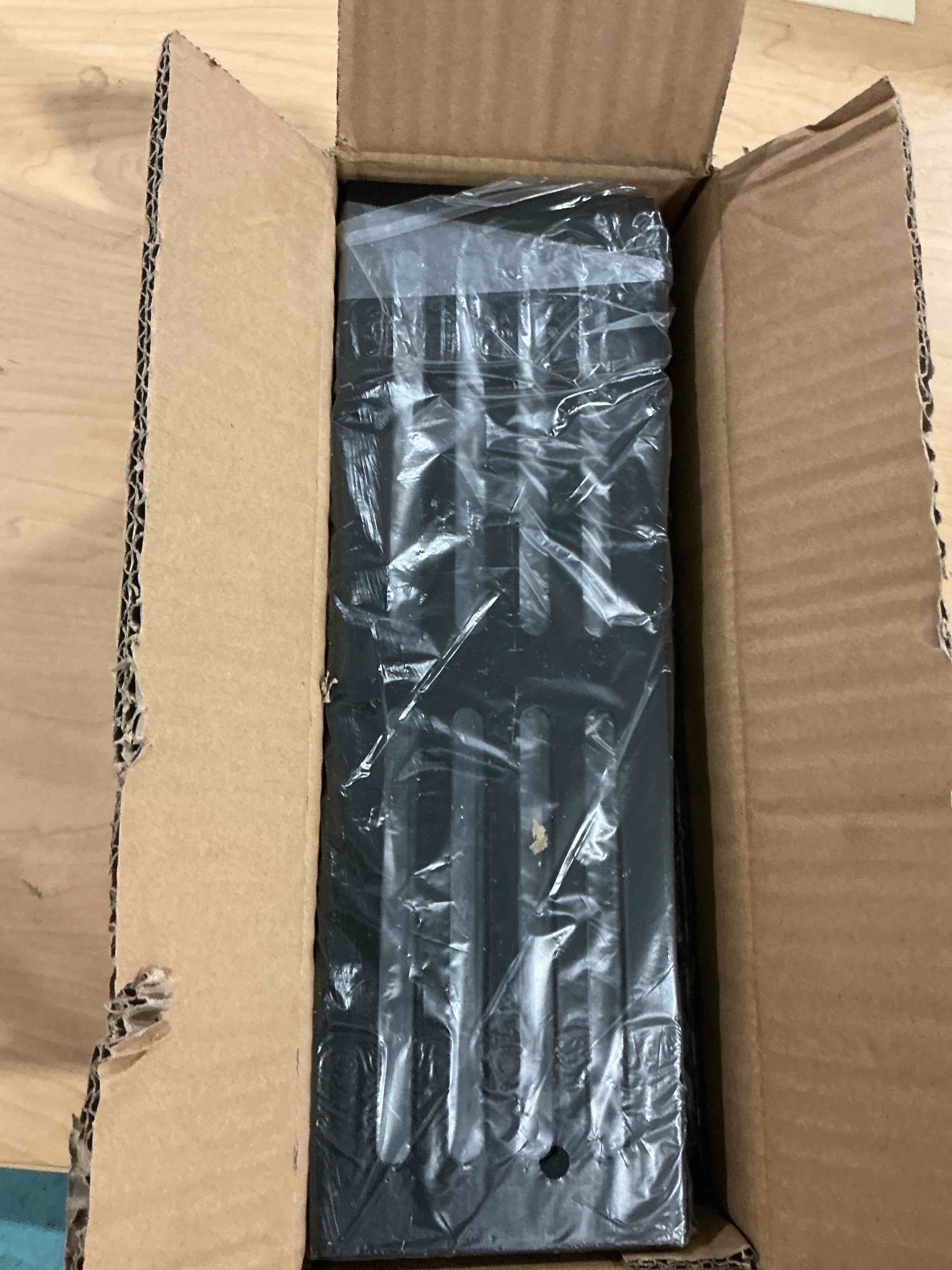 Condition photo showing Good Condition for Metal 4 Pack Magnetic Spice Storage Rack Organizer for Refrigerator and Oven, Black Fridge Organizers and Storage 4 Pack Black