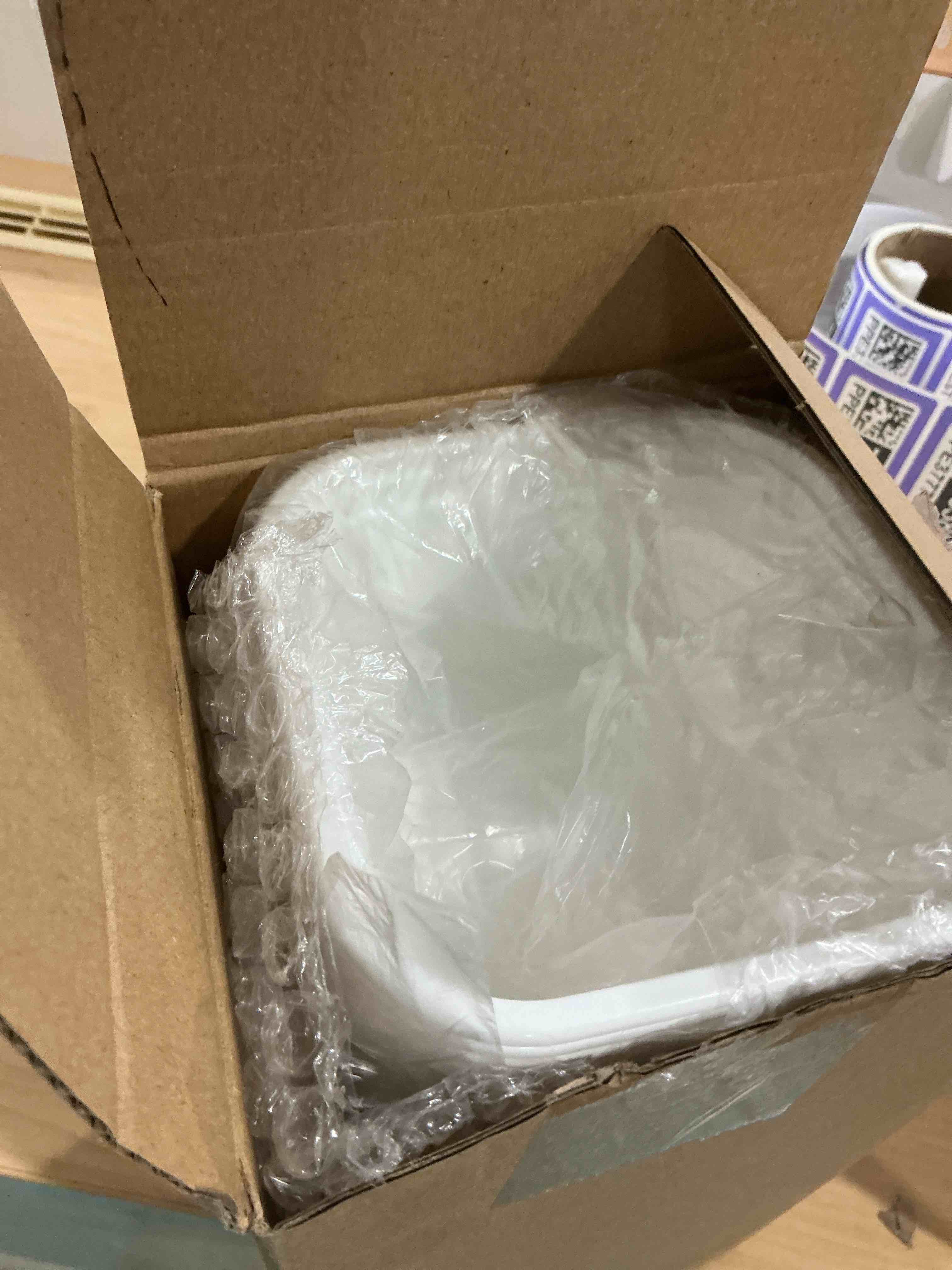 Condition photo showing Good Condition for LemonRoad 50 Pcs 16 oz Square Plastic Serving Bowl Disposable Cereal White Stackable Plastic Square Soup Bowl for Snack Candy Fruit Container Buffet Salad Bar Winter Christmas Party Supplies