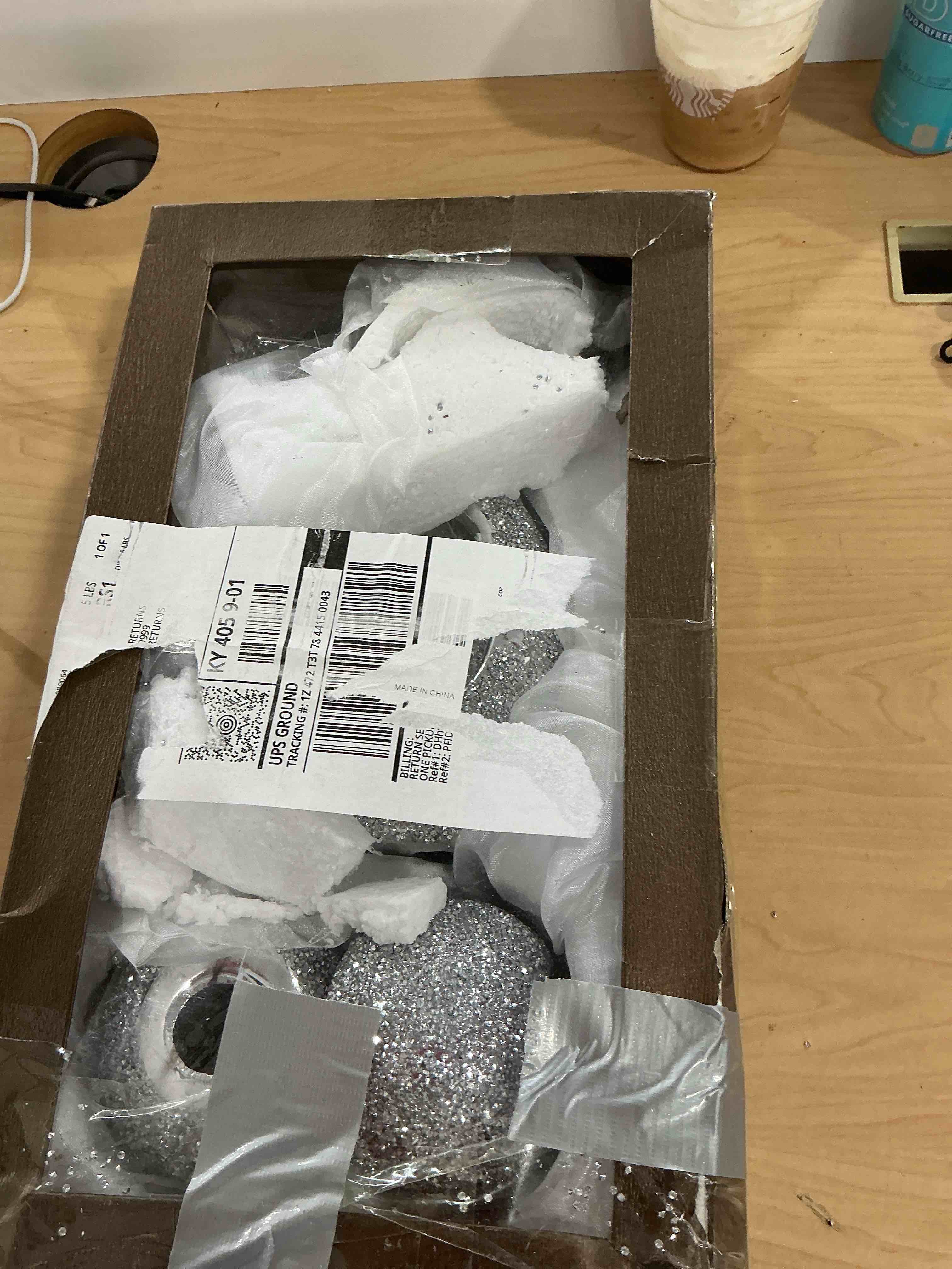 Condition photo showing As Is for broken Glam Ceramic Apple Statue with Plate Creative Modern Ornament Collectible Living Room Bedroom Coffee Table Office Hotel Decoration TQGJNY46