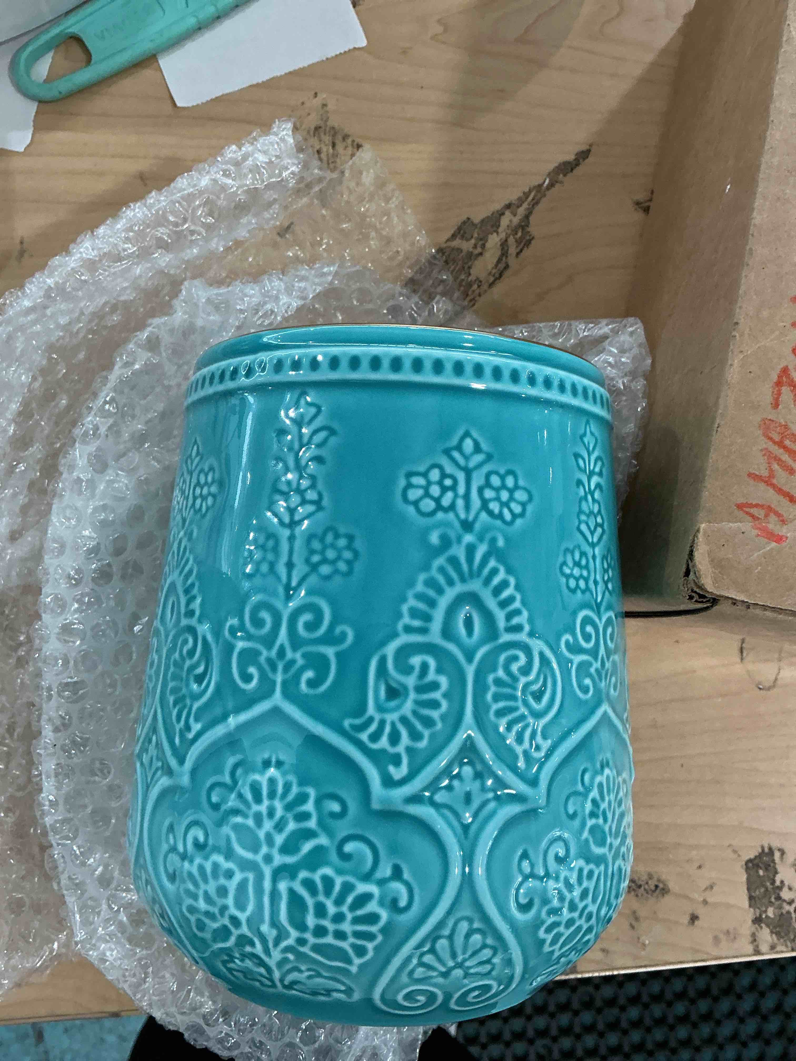 Condition photo showing New/Like New for utensil holder, large utensil holder for kitchen counter, 6.5”ceramic cooking utensil organizer, kitchen decor for counter (turquoise) cp2