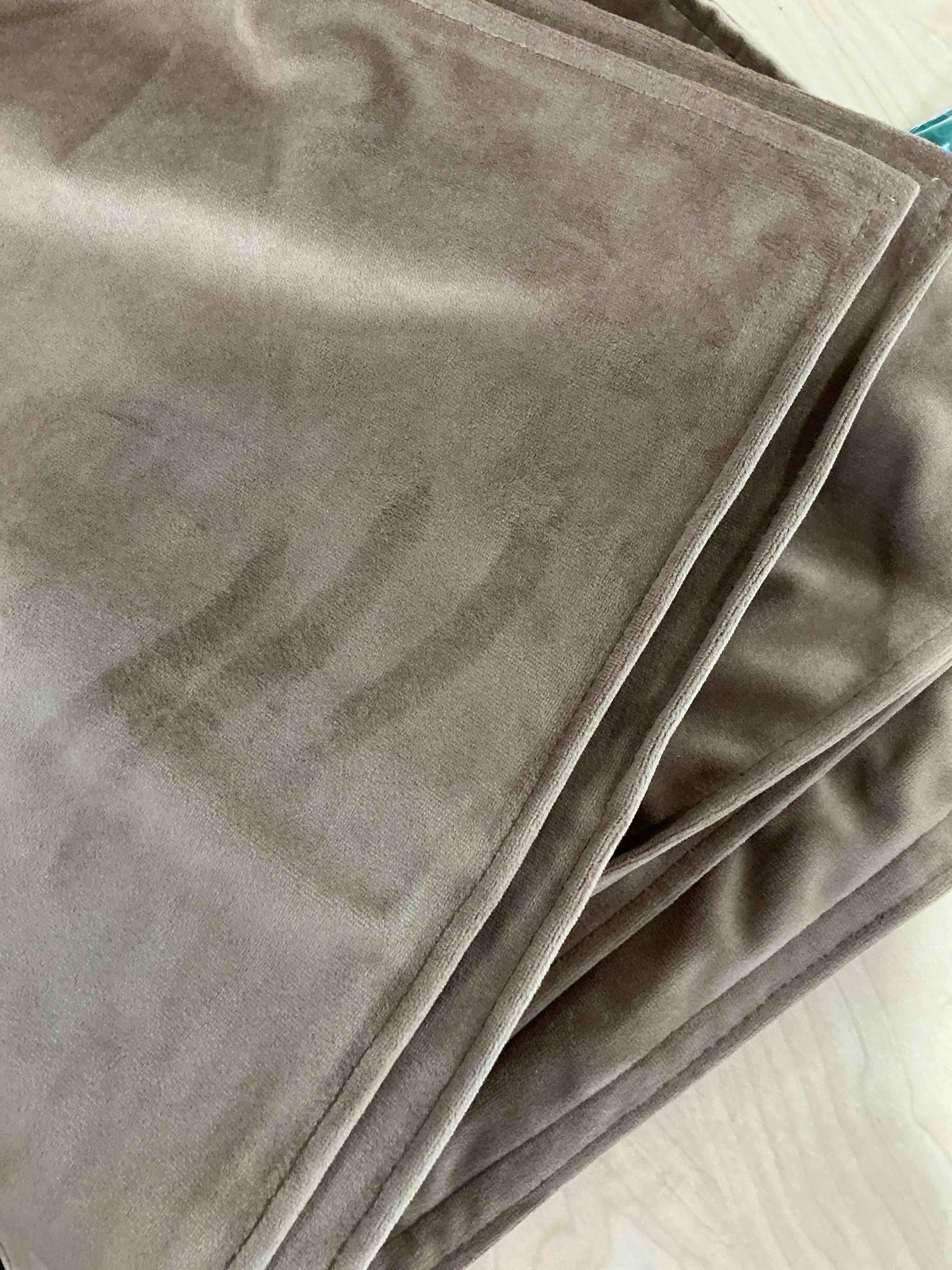Condition photo showing Good Condition for 2 pack zippered velvet standard pillowcases, super soft and cozy luxury fuzzy flannel pillow cases with zipper, 20x26 inches, brown