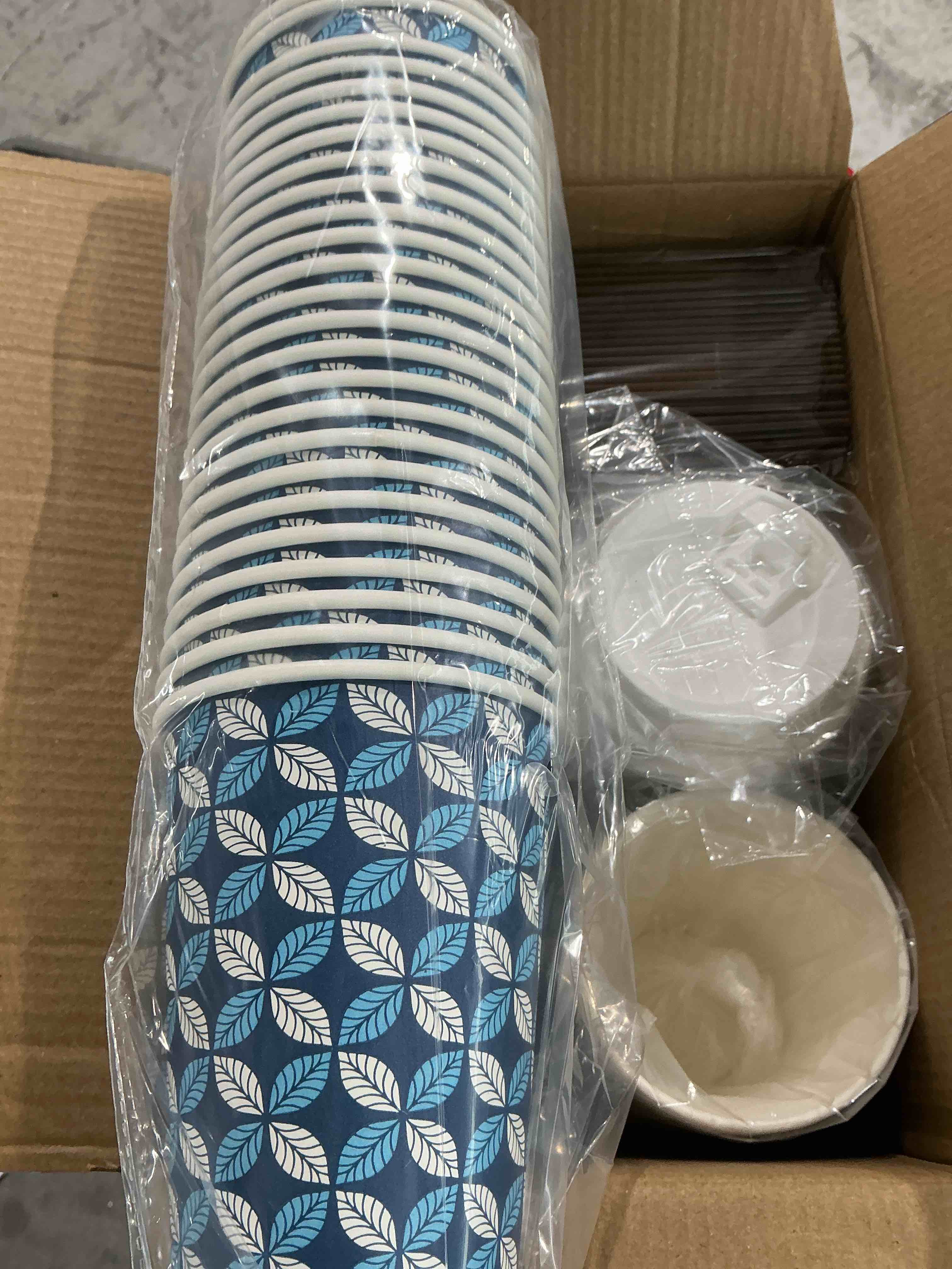 Condition photo showing New/Like New for jolly chef 16 oz coffee cups with lids 100 pack, disposable hot paper coffee cups with lids, sleeves and stirrers for christmas, thanksgiving, party