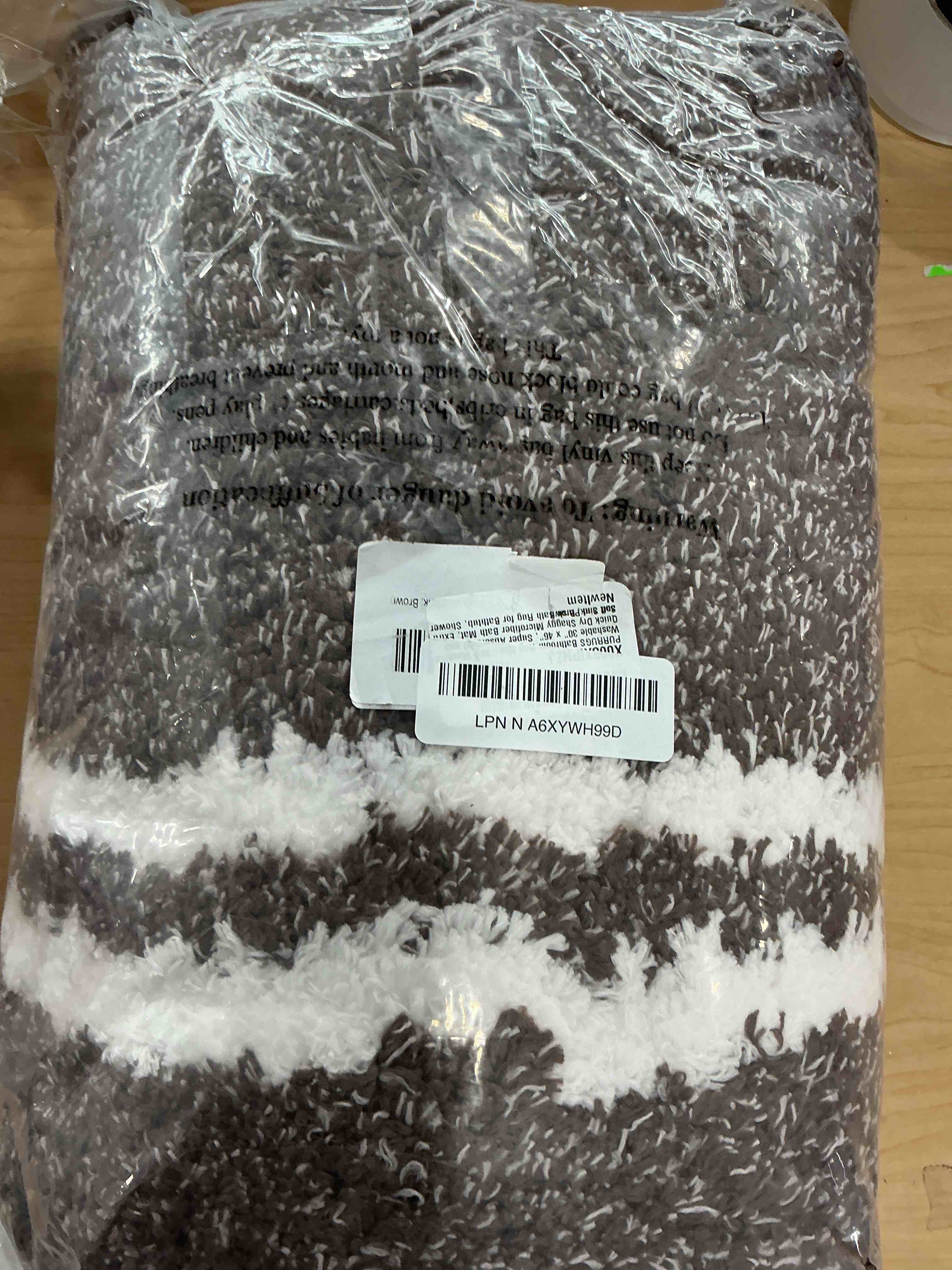Condition photo showing New/Like New for purrugs bathroom rug non-slip machine washable 30" x 46", super absorbent and quick dry shaggy microfiber bath mat, extra soft and plush bath rug for bathtub, shower, and sink, brown brown 30" x 46"