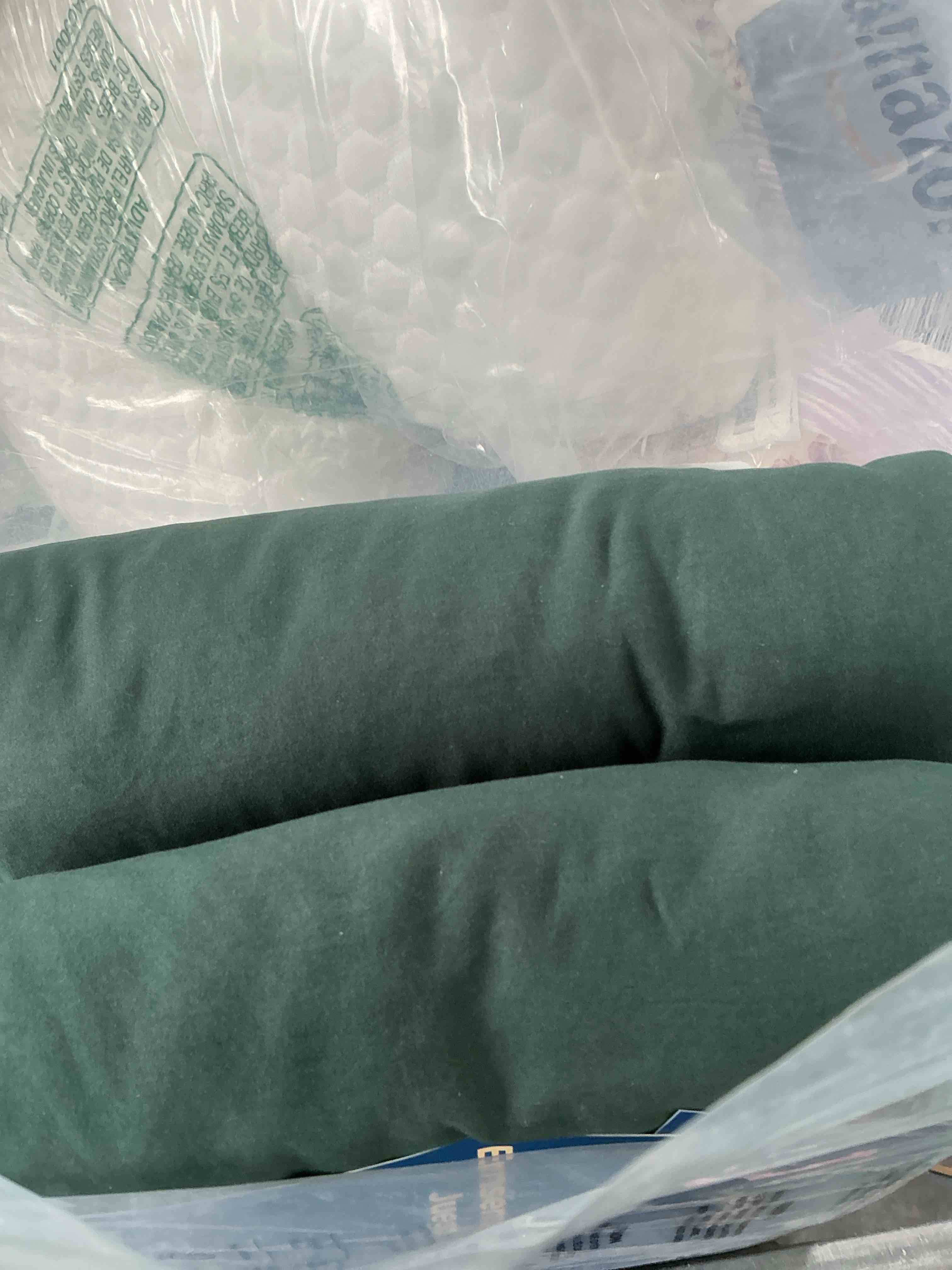 Condition photo showing New/Like New for bedsure forest green oversized king duvet cover - 3 pieces prewashed cotton-like polyester extra soft bedding set, includes 1 duvet cover 120''x98'' with zipper closure & 2 pillow shams, no comforter 03 - forest green (no comforter) oversized king (120" x 98")