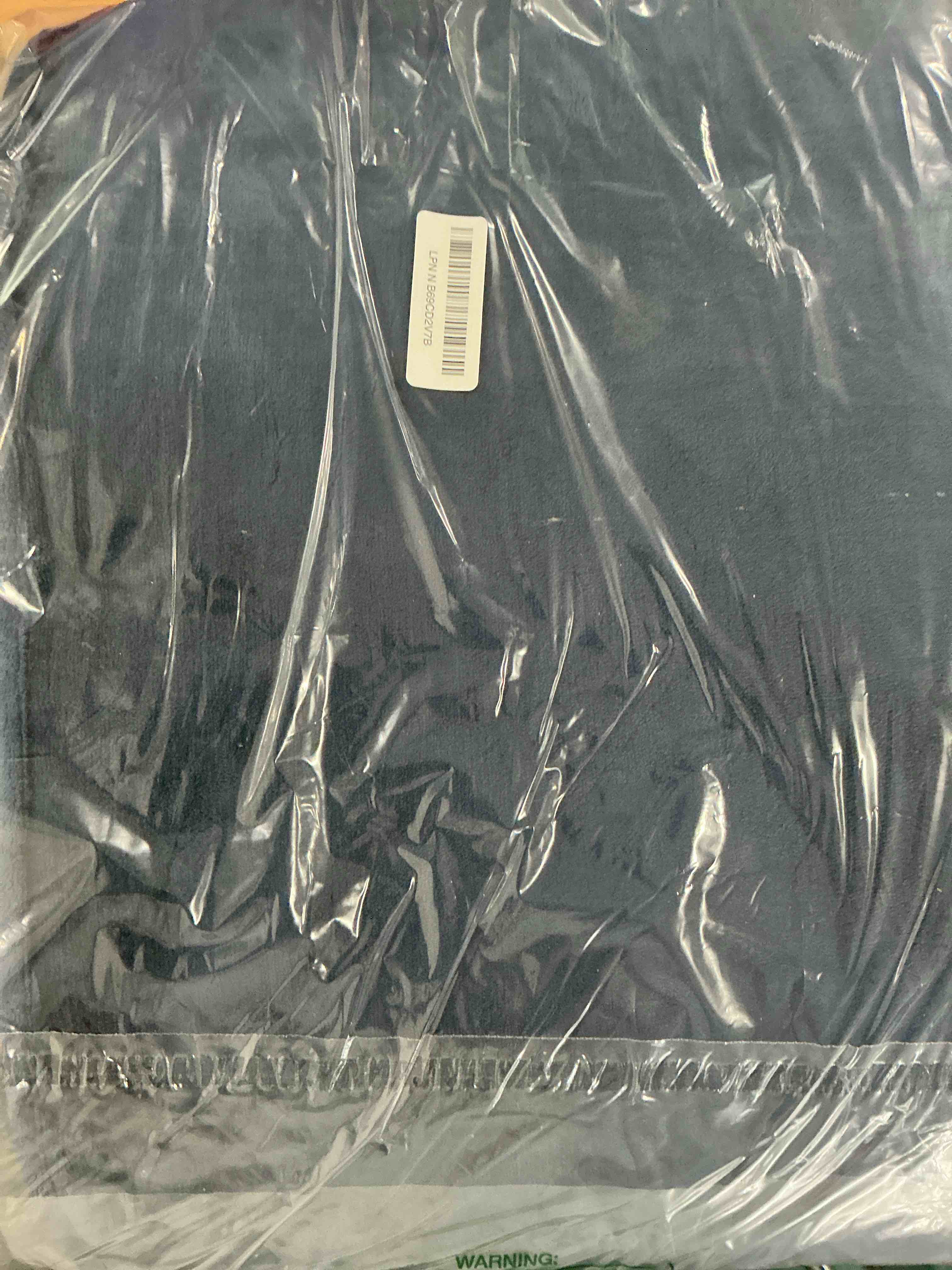 Condition photo showing New/Like New for gorilla grip memory foam bath rugs, soft absorbent velvet bathroom mats, durable dots on underside, machine washable bathmat, carpet rug room decor for shower floor, 30x20 mat, navy blue navy 30" x 20"