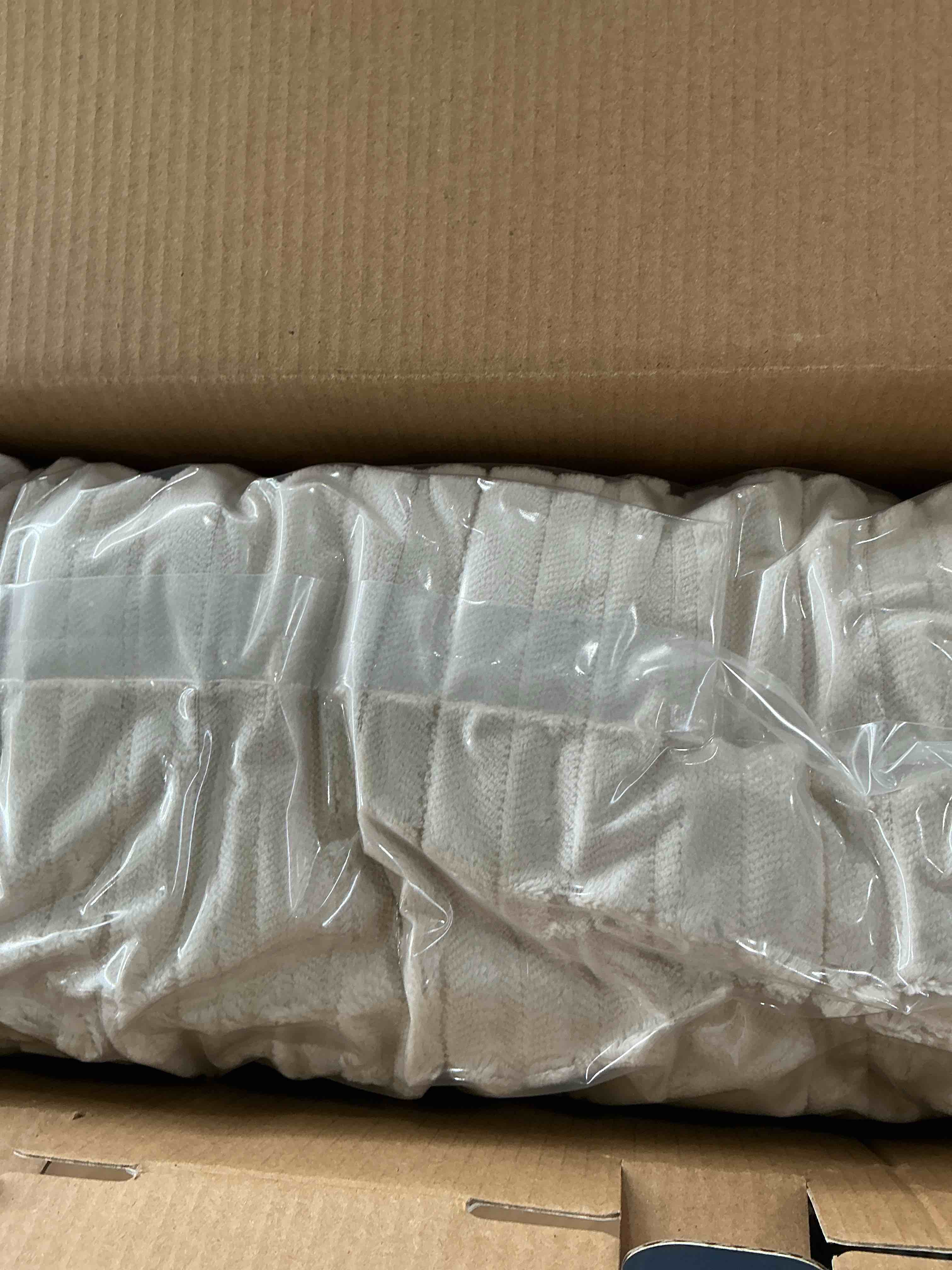Condition photo showing New/Like New for bedsure gentlesoft heated blanket throw - soft ribbed flannel electric blanket, heating with 4 time settings, 6 heat settings, and 3 hrs timer auto shut off, gifts for grandma (50x60 inches, cream) 03 - cream throw