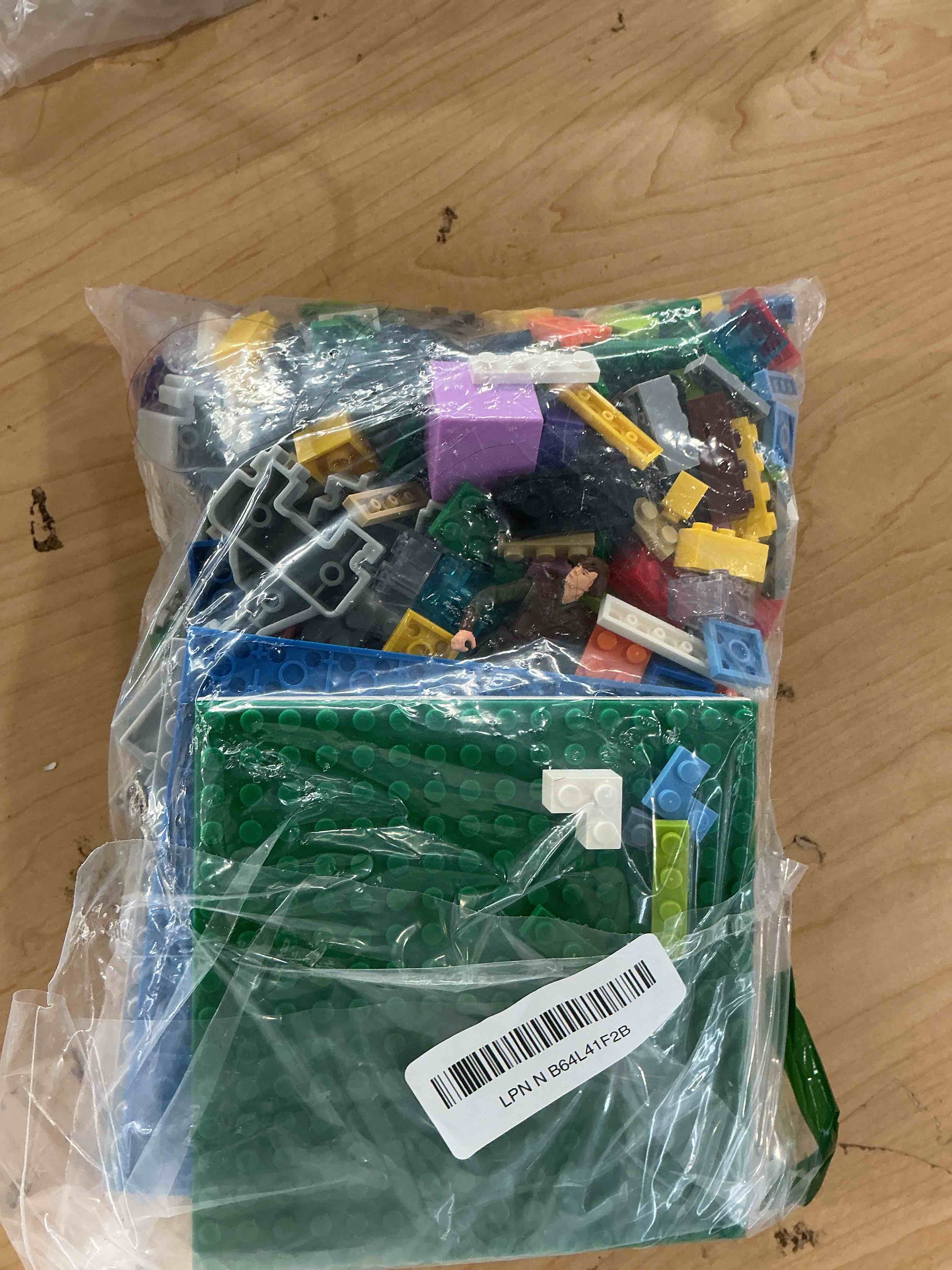 Condition photo showing Good Condition for 595 pieces building bricks, building bulk block with 4 packs 5" x 5" stackable plates and 46pcs wheel accessory - compatible with all major bricks, gfits for kids - 18 shape/16 color 16 color 595