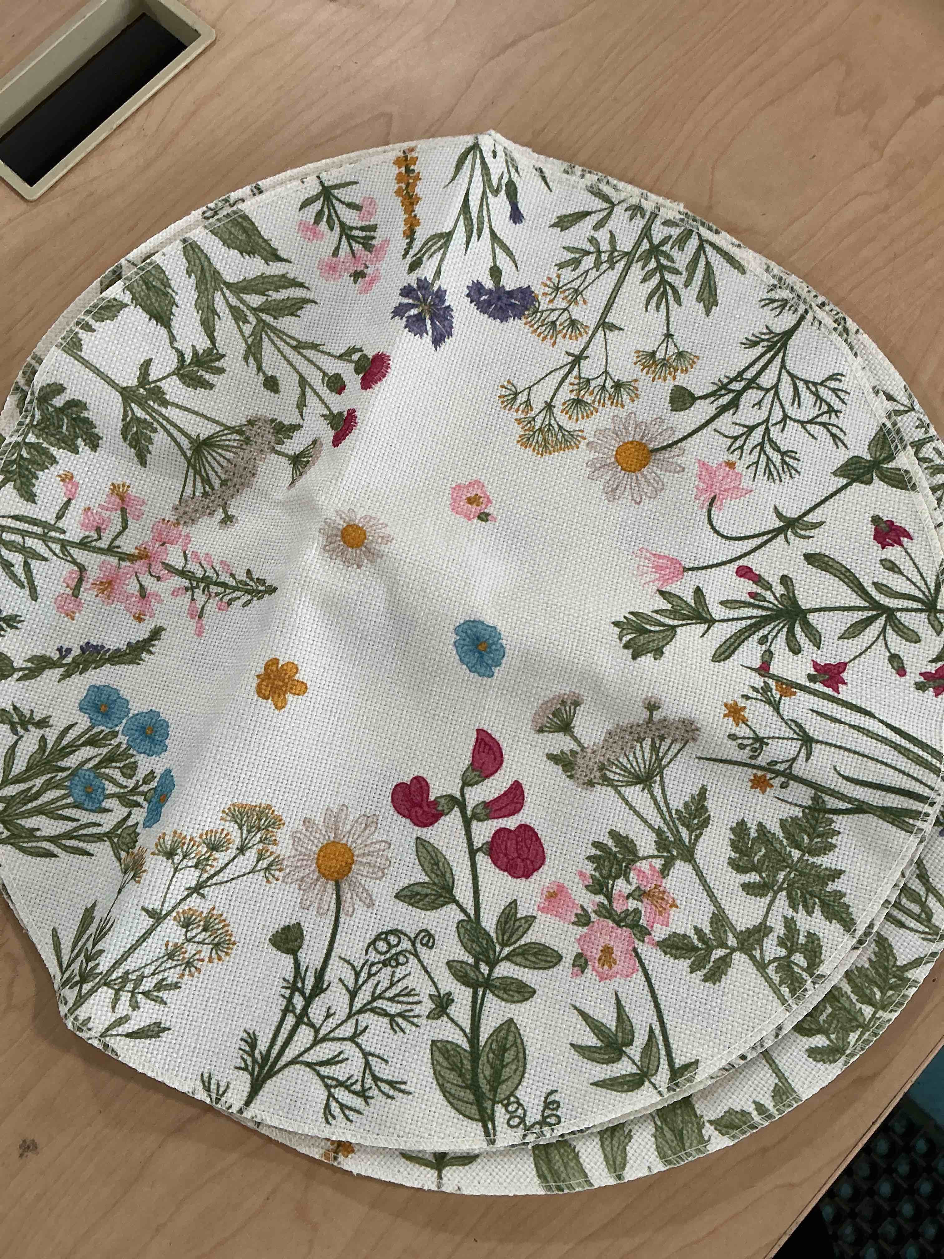Condition photo showing Good Condition for artoid mode antique herbs wild flowers spring round placemats set of 6, 14 inch summer round table mats for dining decoration 14", round 6 pcs off white