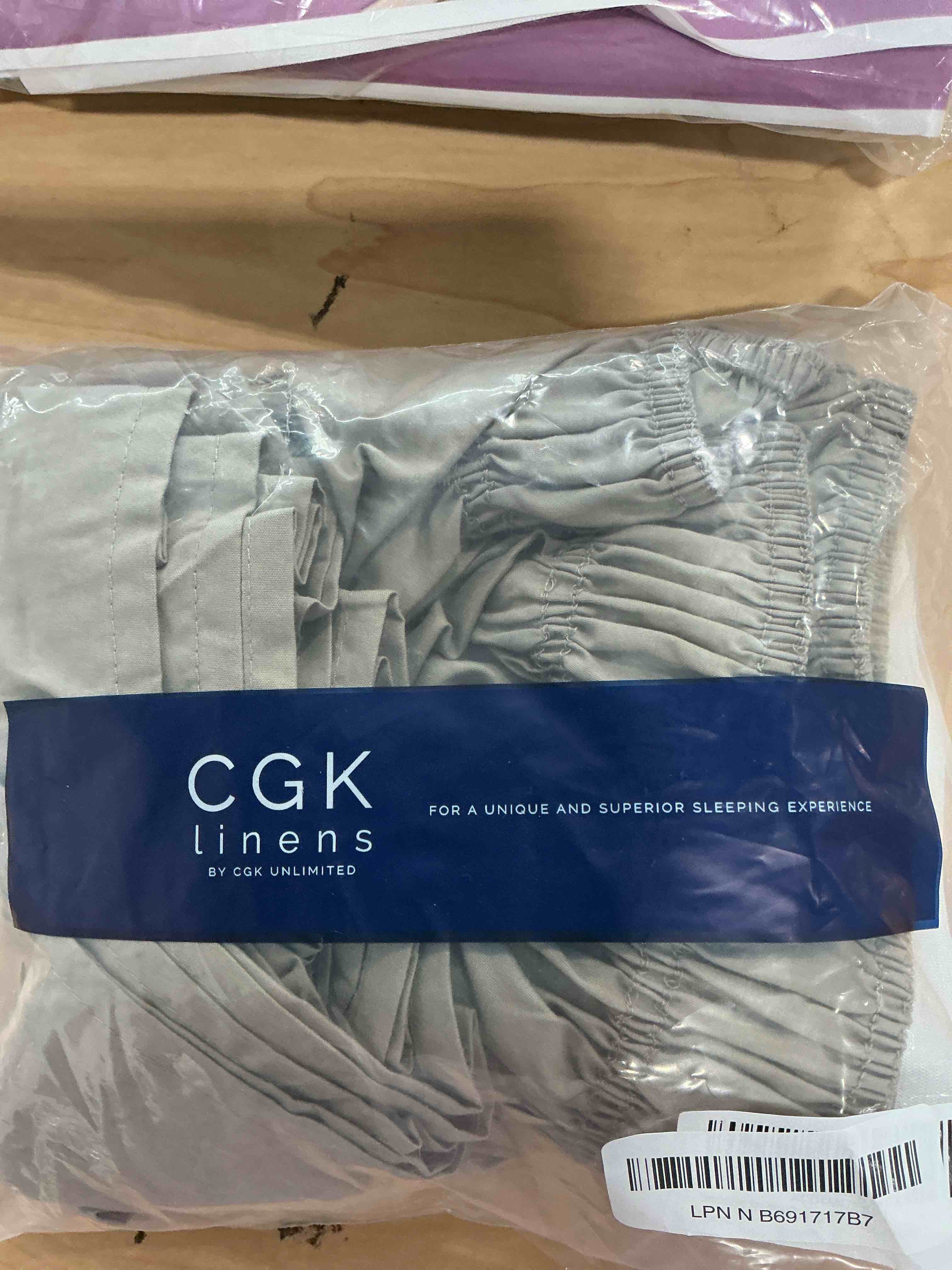 Condition photo showing New/Like New for wrap around dust ruffle bed skirt - khaki - for king size beds w/ 12 inch drop - easy fit elastic strap - adjustable pleated bedskirt w/brushed fabric - wrinkle free - for women, men, kids & teens king/cal king 12" - drop 14 - khaki