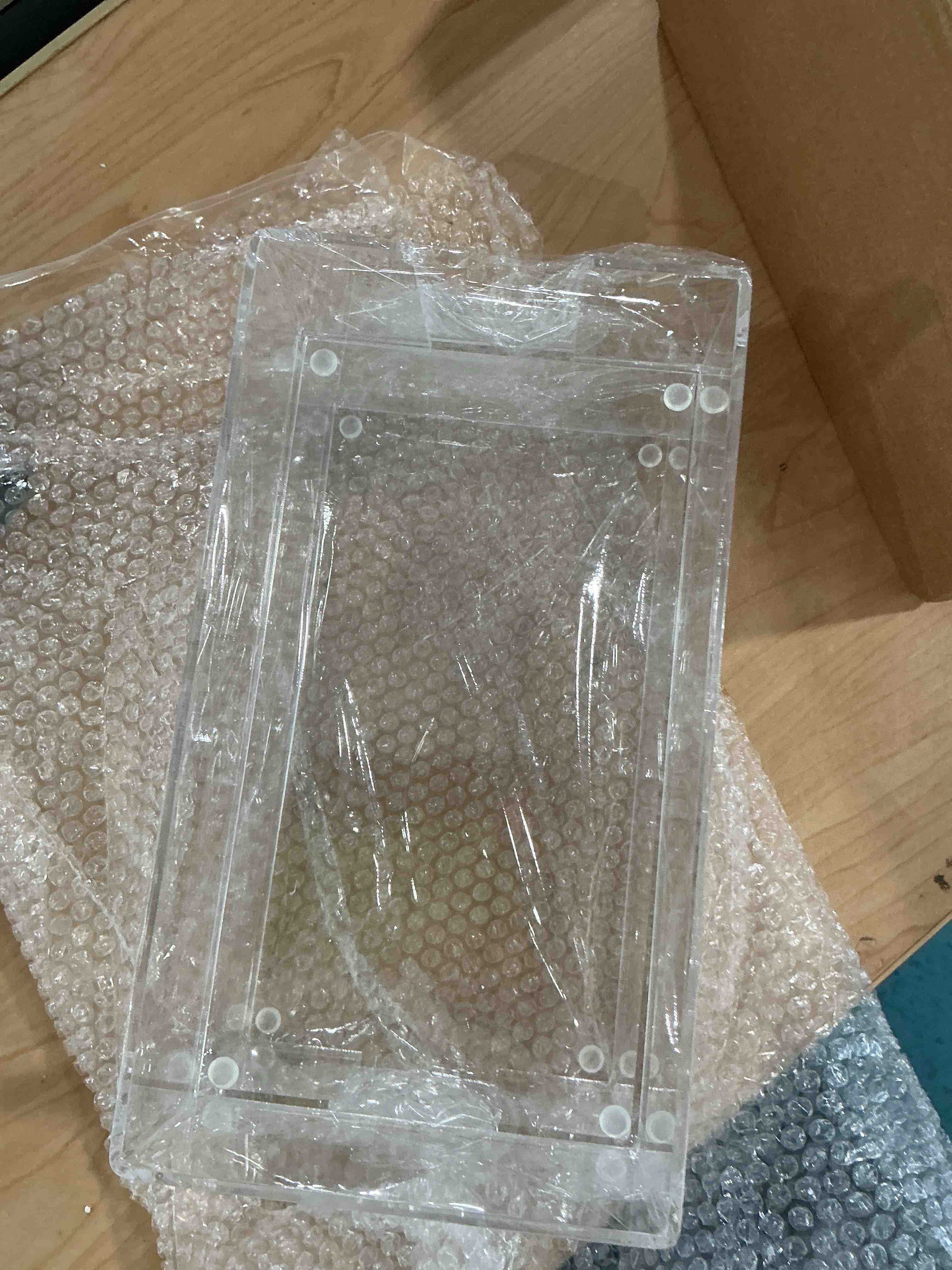 Condition photo showing New/Like New for set of 2 acrylic guest towel napkin holder, clear paper towel storage tray cocktail dinner napkin holder, disposable paper hand towel holder for modern buffet kitchen dining room bathroom party