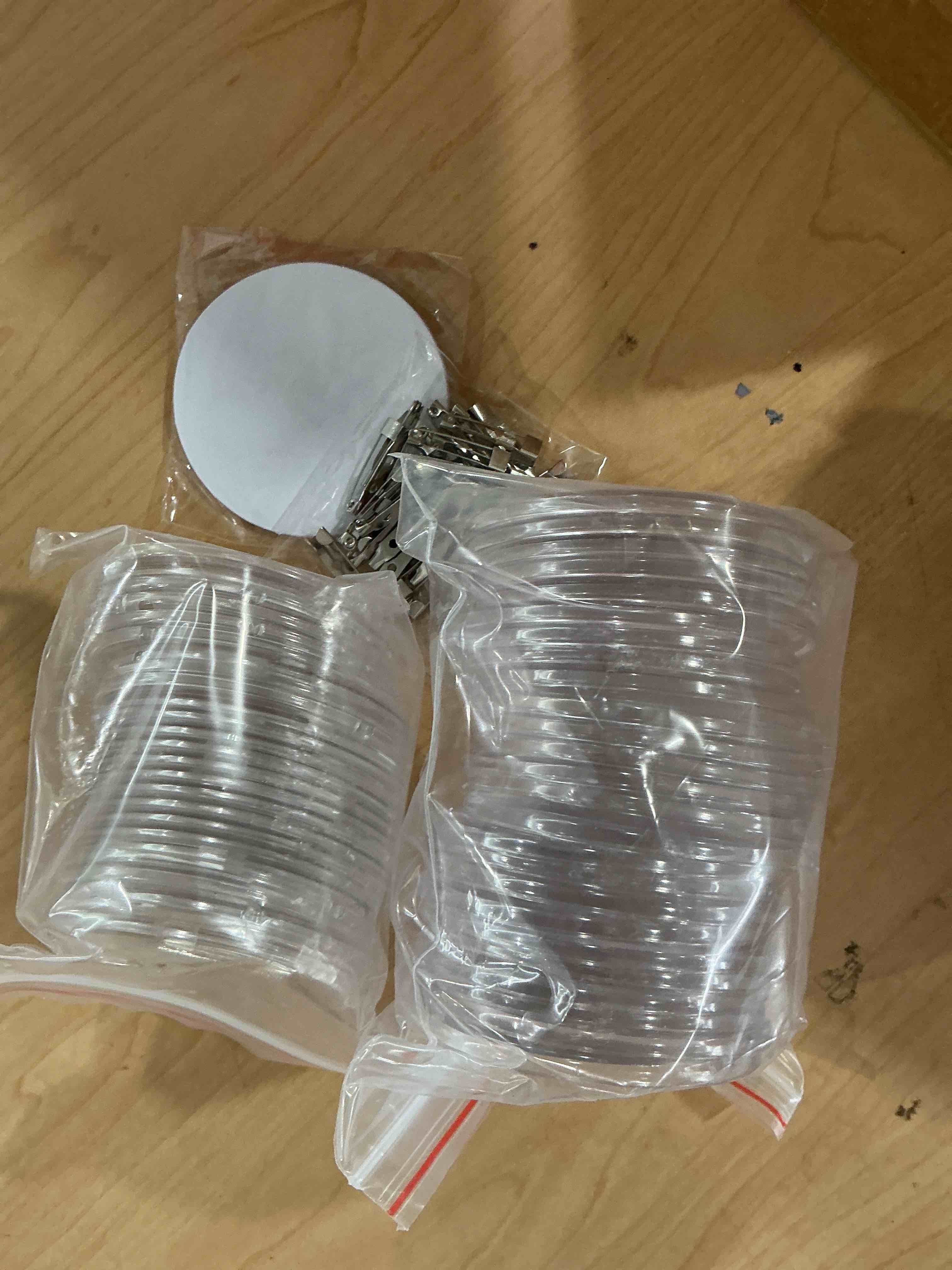 Condition photo showing New/Like New for happizza 25pcs acrylic clear button pins,2.76 inch custom pin badges, diy blank buttons pins,round photo buttons personalized button making kit for craft 70mm/2.76in 25 pack
