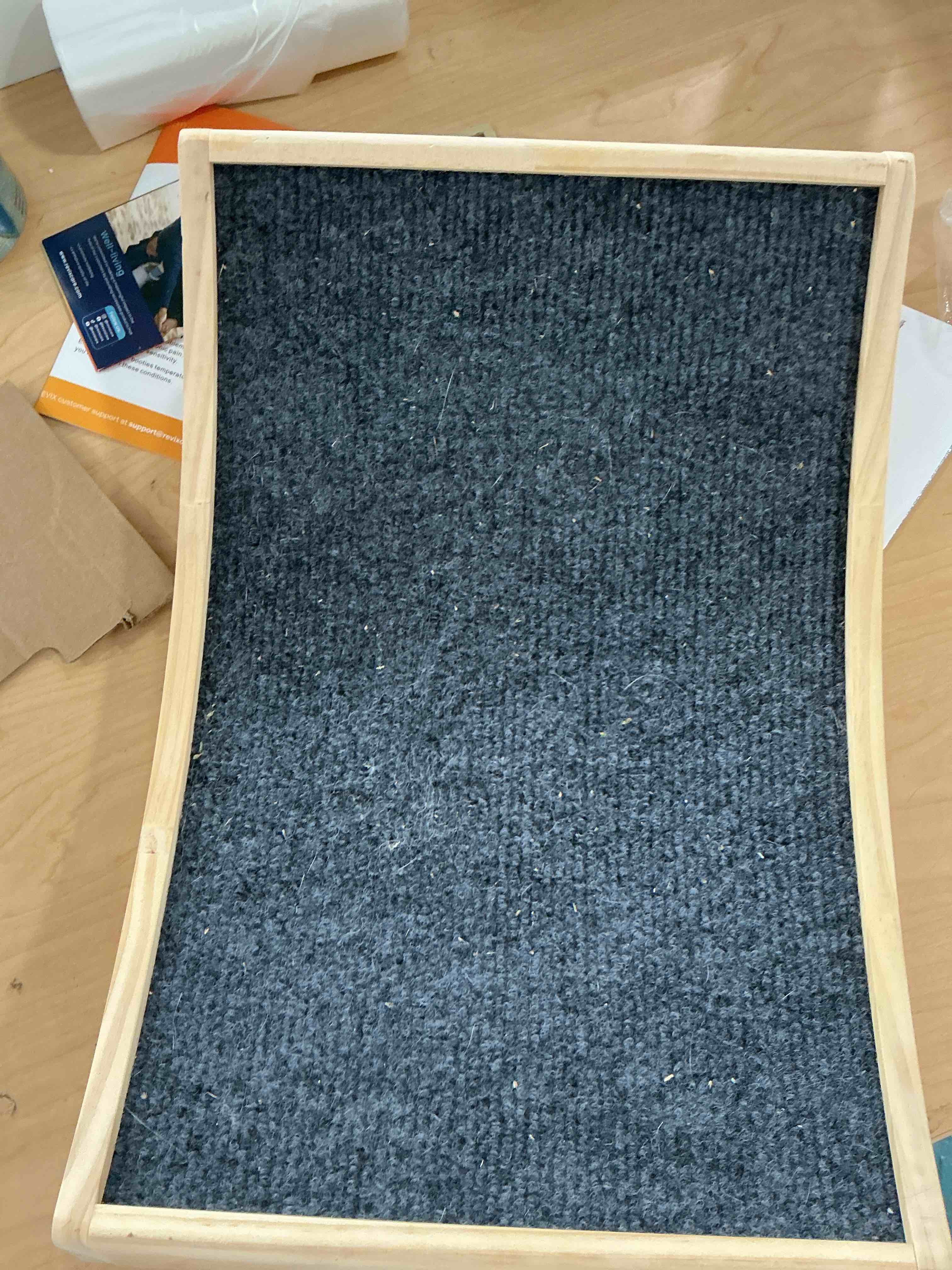 Condition photo showing Good Condition for double-sided sisal cat scratcher, cat scratchers for indoor cats with natural sisal + carpet cloth, durable solid wooden structure scratch pad, 16.5 x 10.8in double-sided design (sisal+carpet)