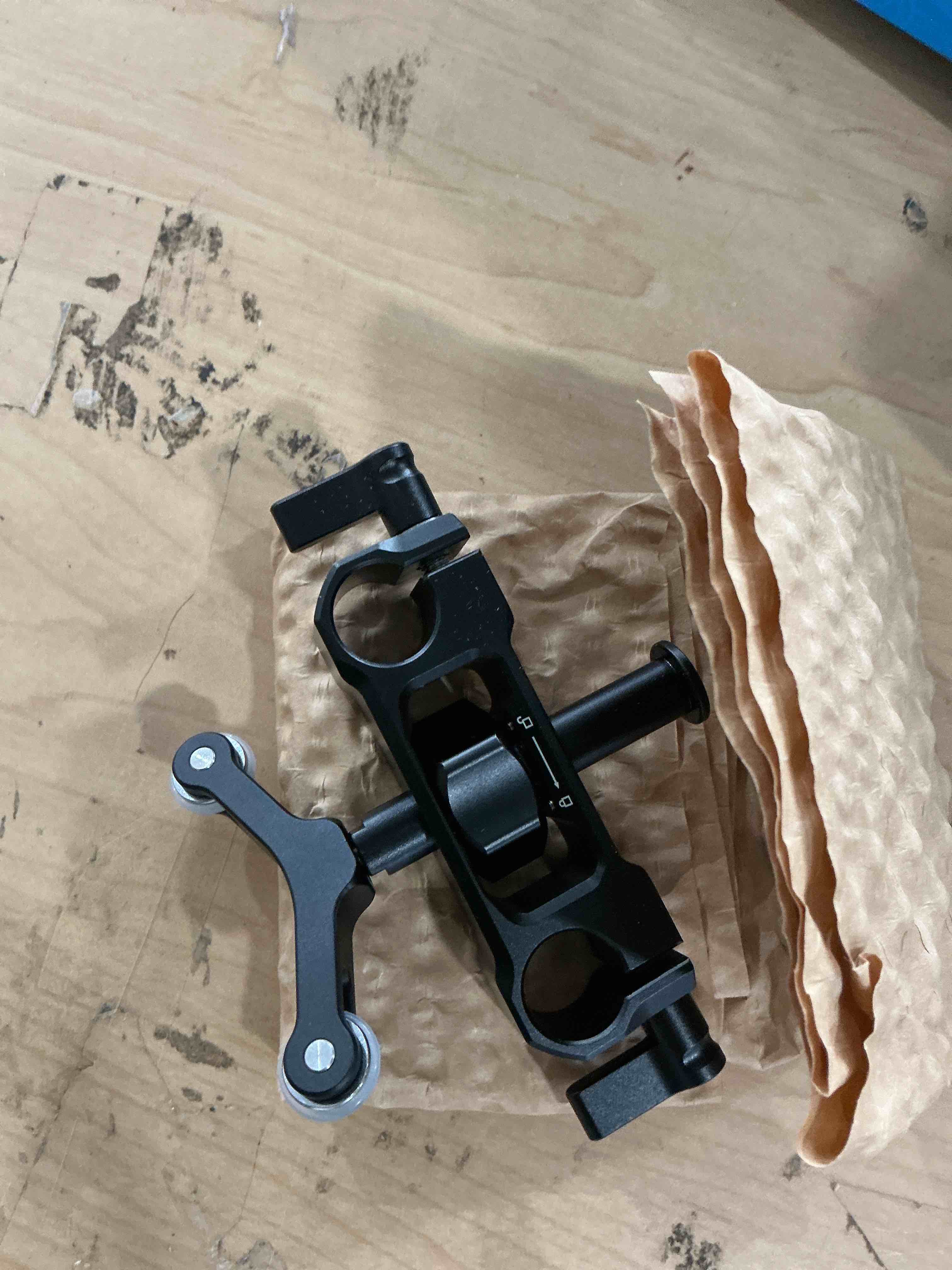 Condition photo showing Good Condition for smallrig universal 15mm lws rod mount lens support bracket height adjustable for dslr camera shoulder rig - 2727