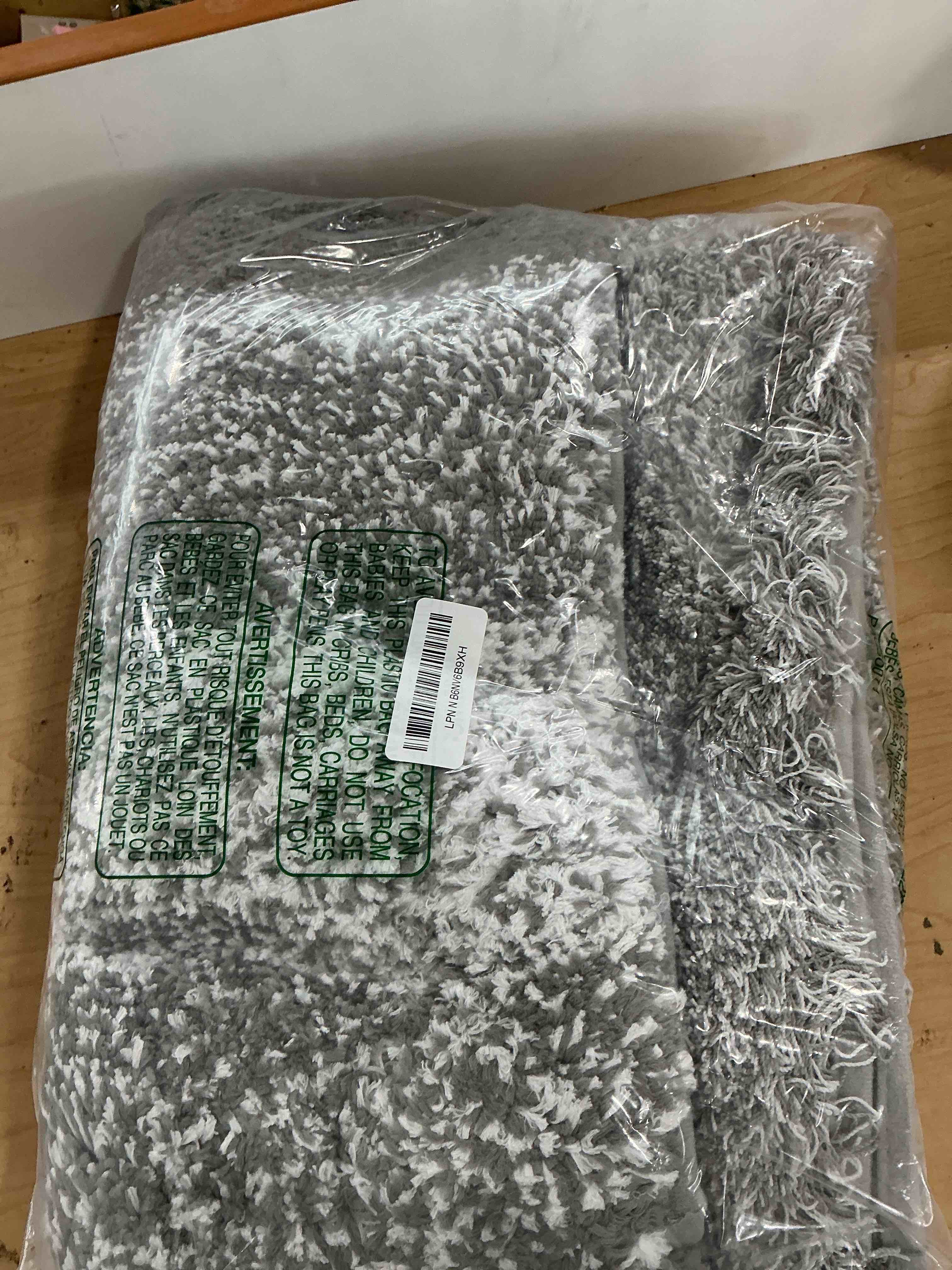 Condition photo showing Good Condition for olanly bathroom rug set 2 piece, soft absorbent microfiber bath mats and u-shaped contour toilet rug, non-slip, machine wash dry, plush shaggy bath mats for bathroom (24"x16"+24"x20", grey) 24" x 16" + u24" x 20" grey