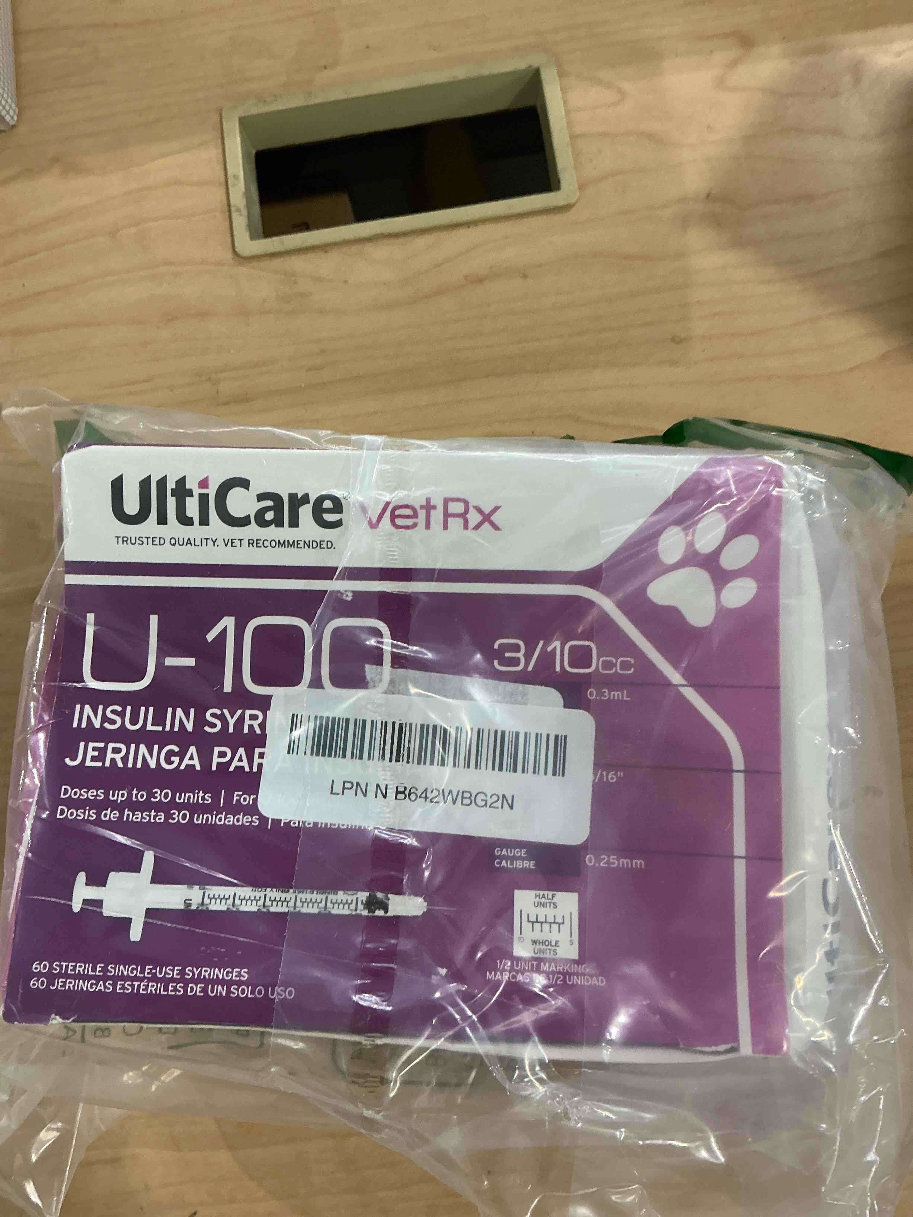 Condition photo showing New/Like New for ulticare vetrx u-100 pet insulin syringes, comfortable and accurate dosing of insulin for pets, compatible with any u-100 strength insulin, size: 3/10cc, 29g x 1/2’’, 100 ct box