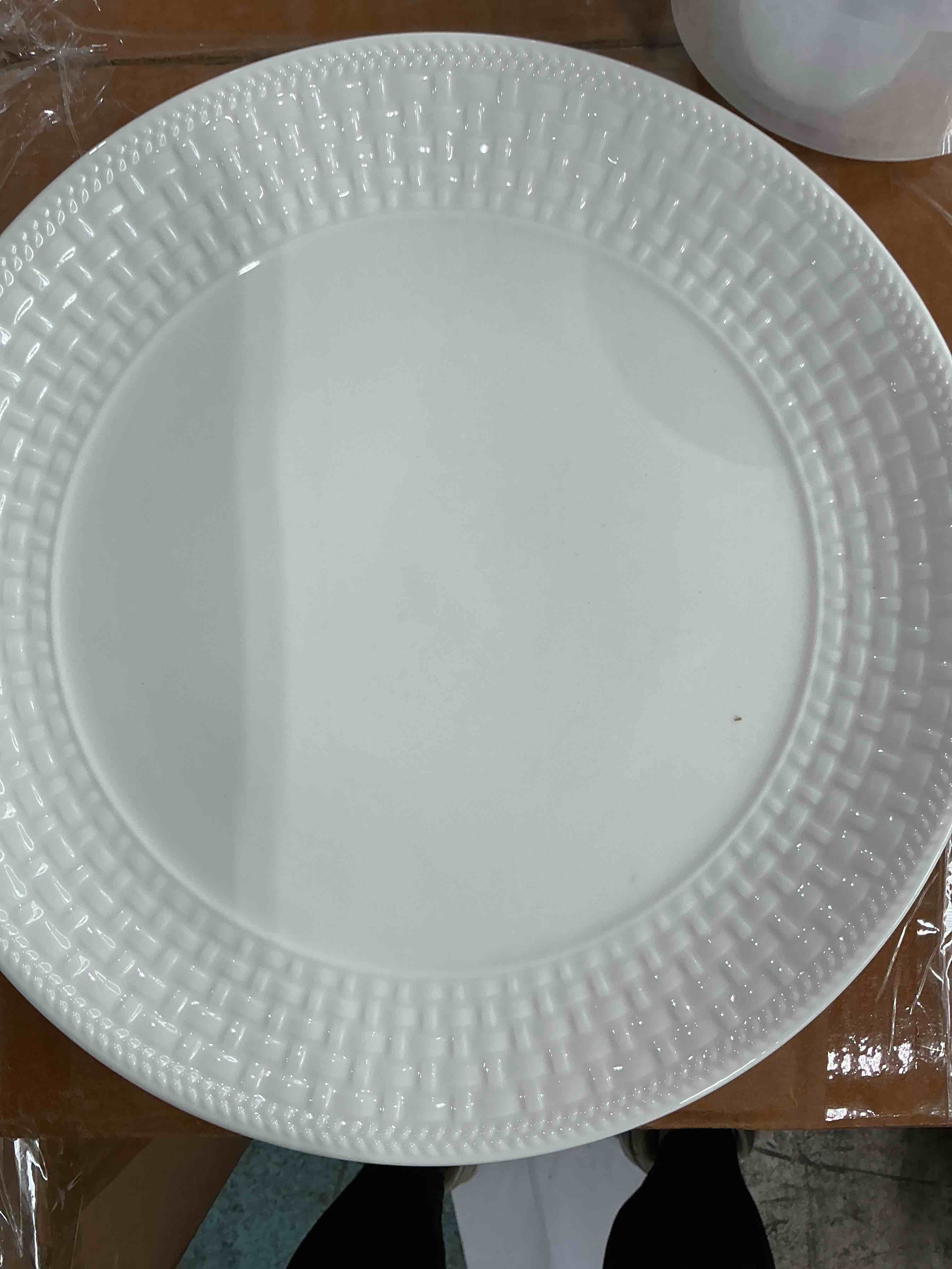 Condition photo showing Brand New for pfaltzgraff cassandra 16-piece porcelain dinnerware set, service for 4