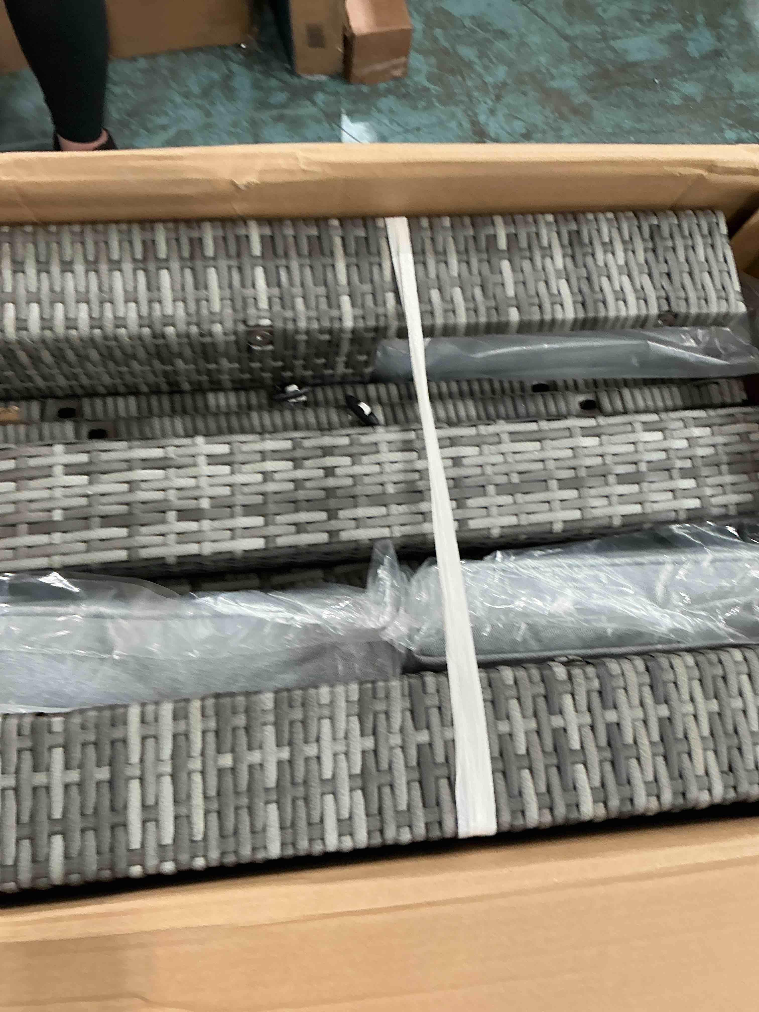 Condition photo showing Brand New for anyuta four piece patio set only box 3/3included