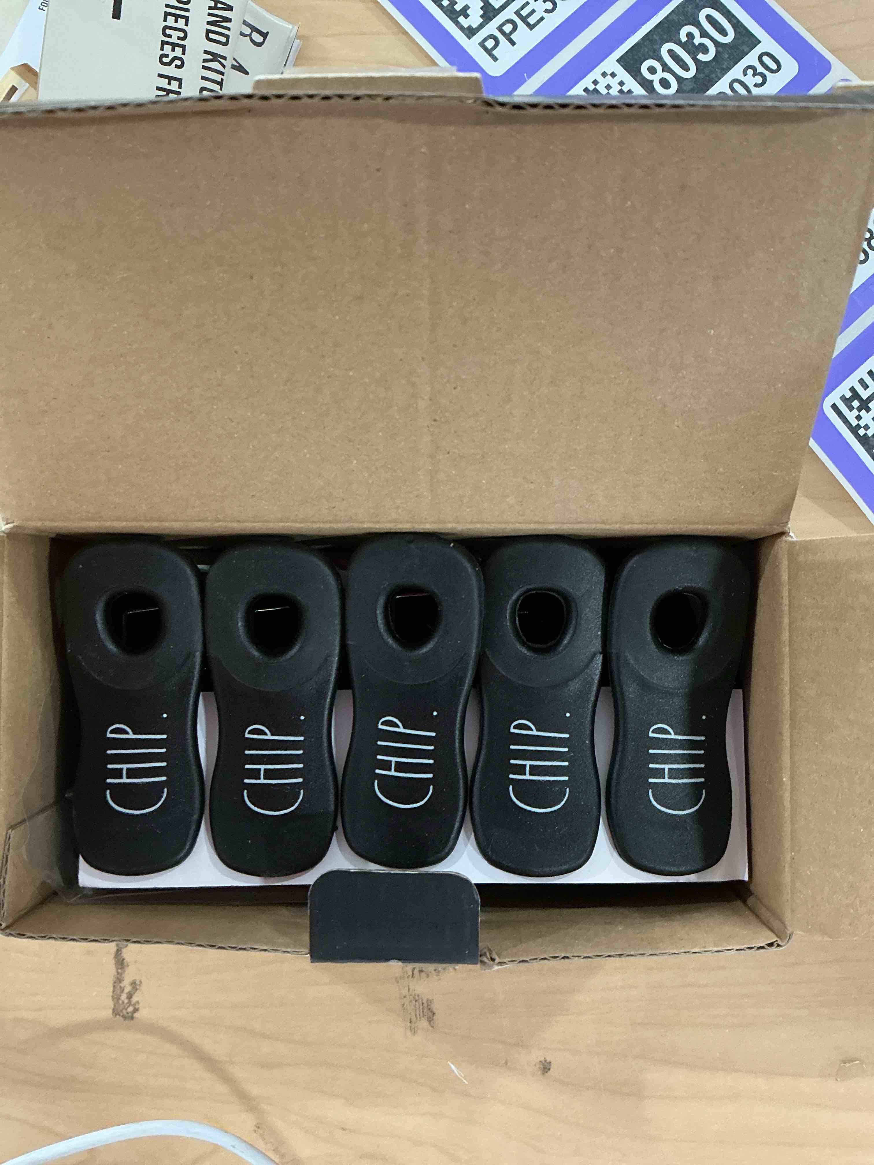 Condition photo showing New/Like New for rae dunn bag clips with magnet - food clips, chip clips, bag clips for food storage with air tight seal grip for bread bags, snack bags and food bags, pack of 10, black pack of 10 black