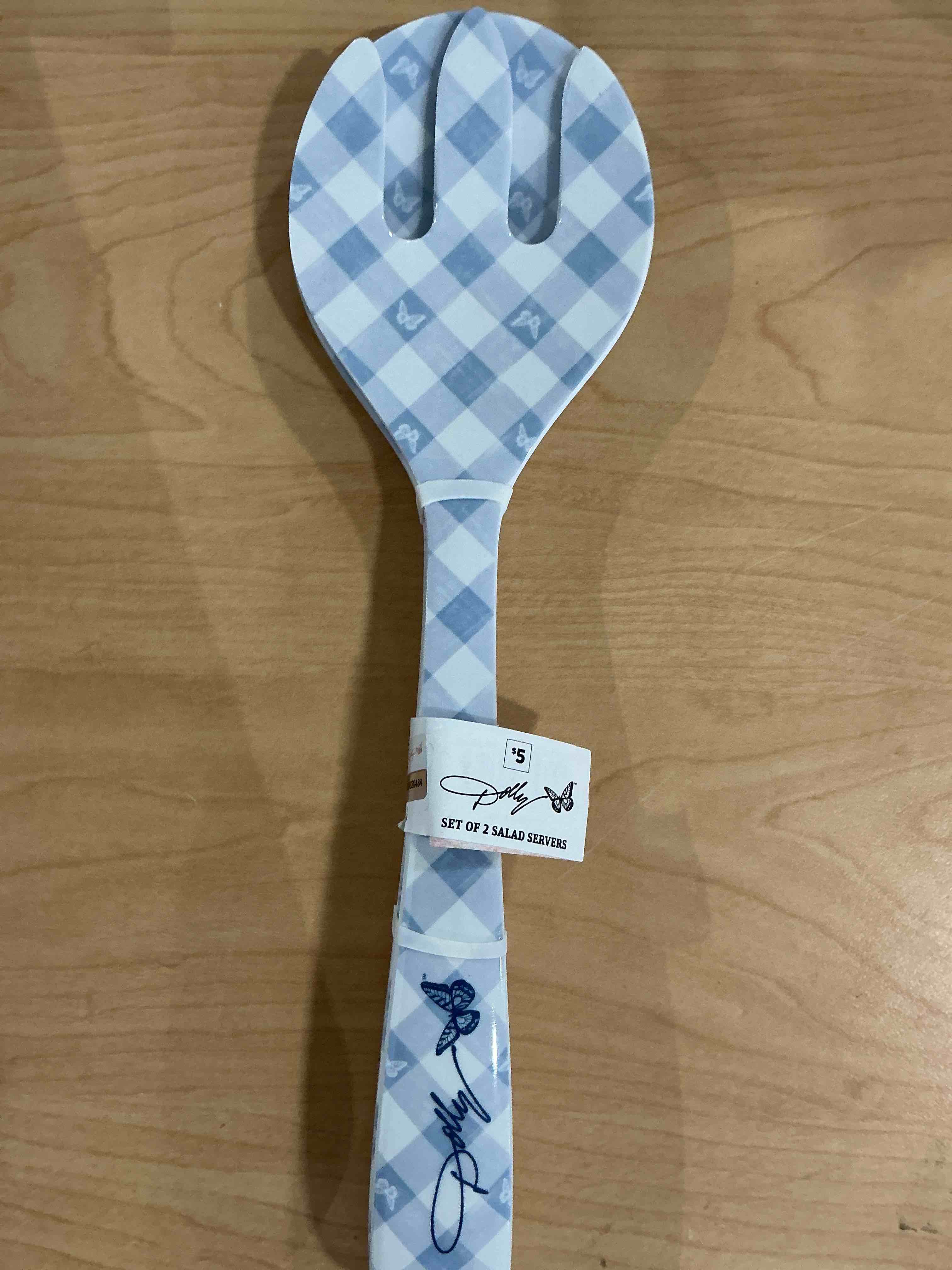 Condition photo showing New/Like New for what would dolly do outdoor kit with napkins, word, block, salad, servers, and serving plate and rust bucket