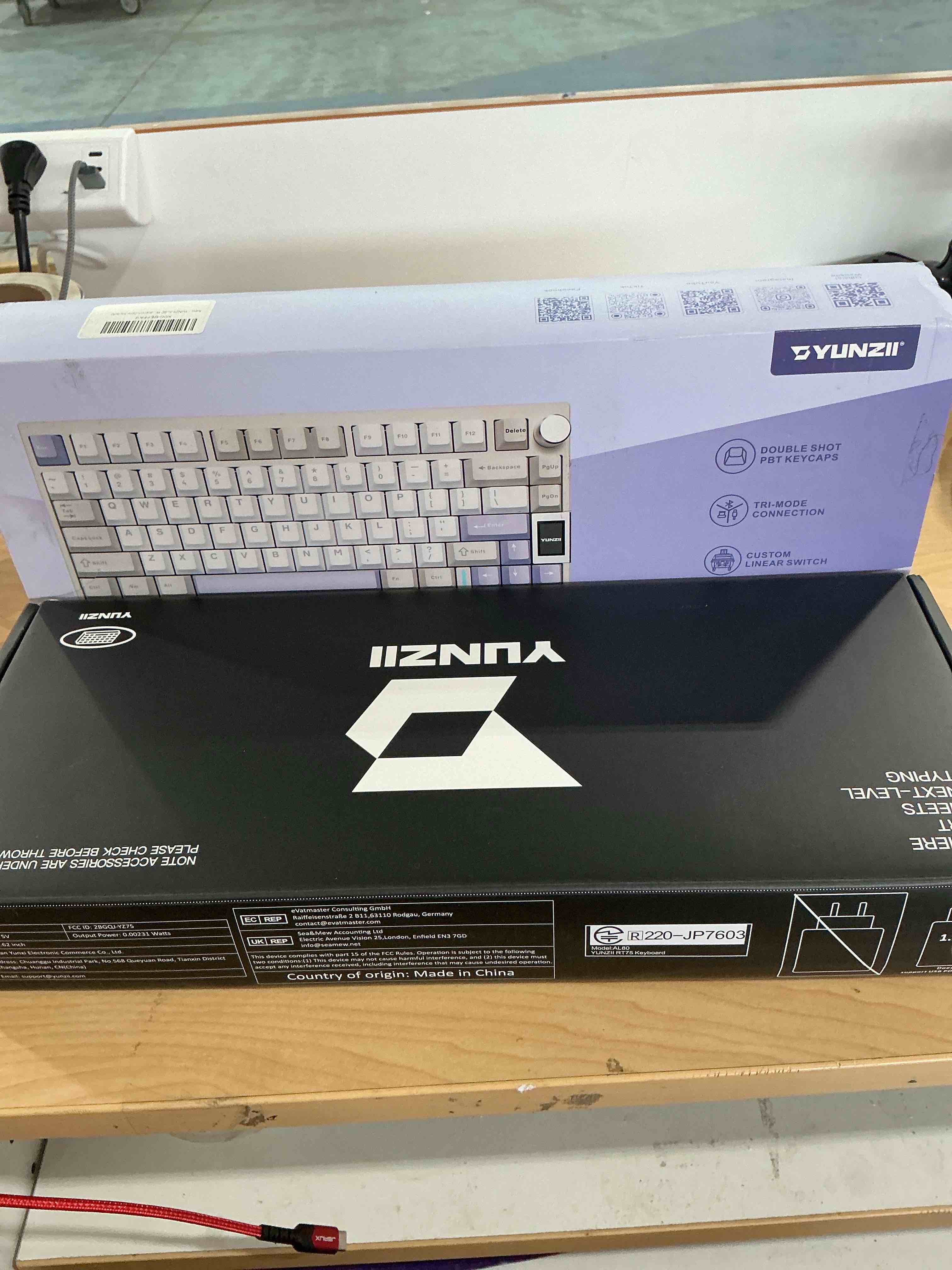 Condition photo showing New/Like New for yunzii al80 wireless mechanical keyboard,full aluminum cnc, smart lcd display,hot swappable gasket mount 75% layout with knob,bt/2.4g/usb-c,qmk/via support for win/mac (beige, gateron zero switch)